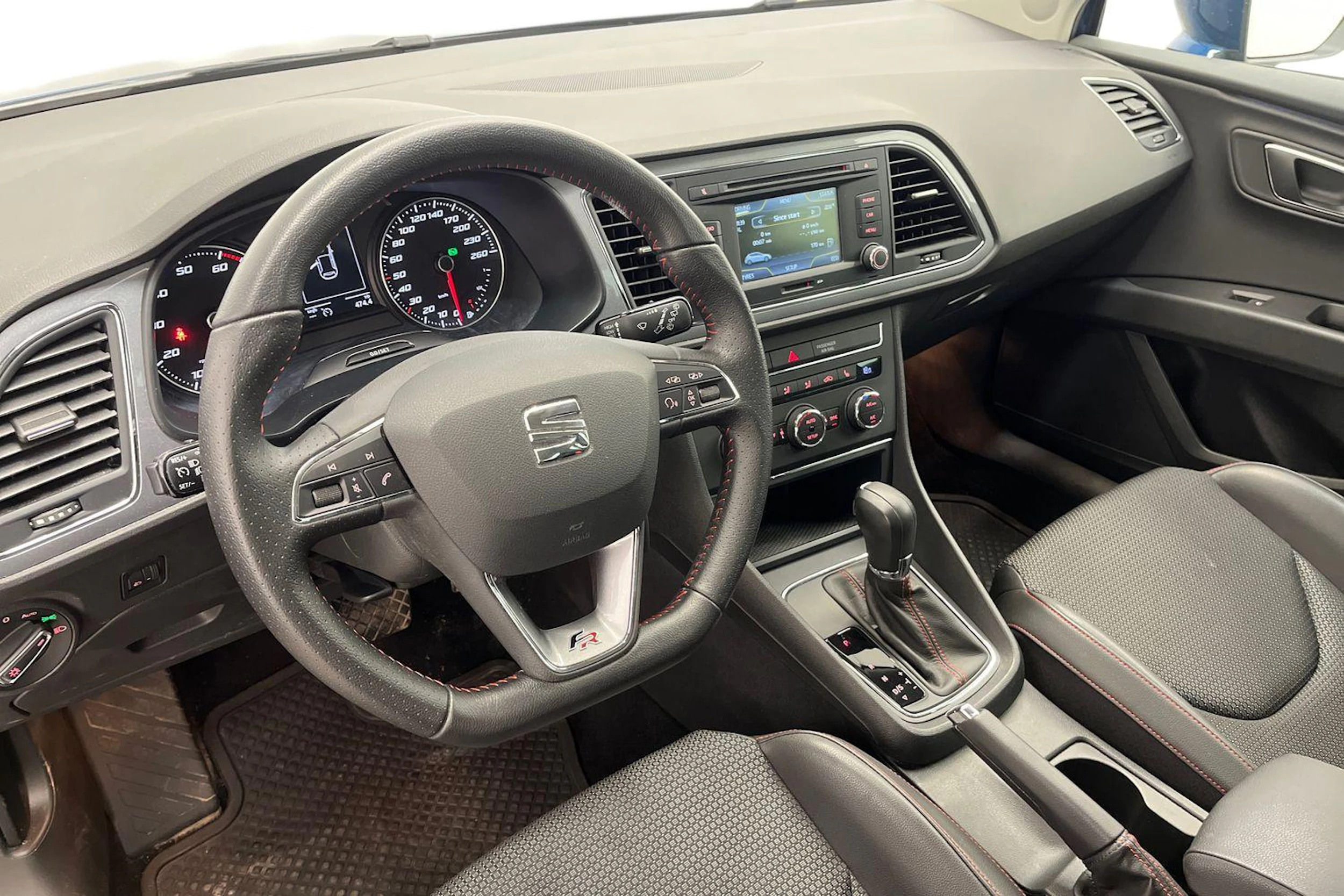 sininen SEAT Leon 2015 kuva 6.