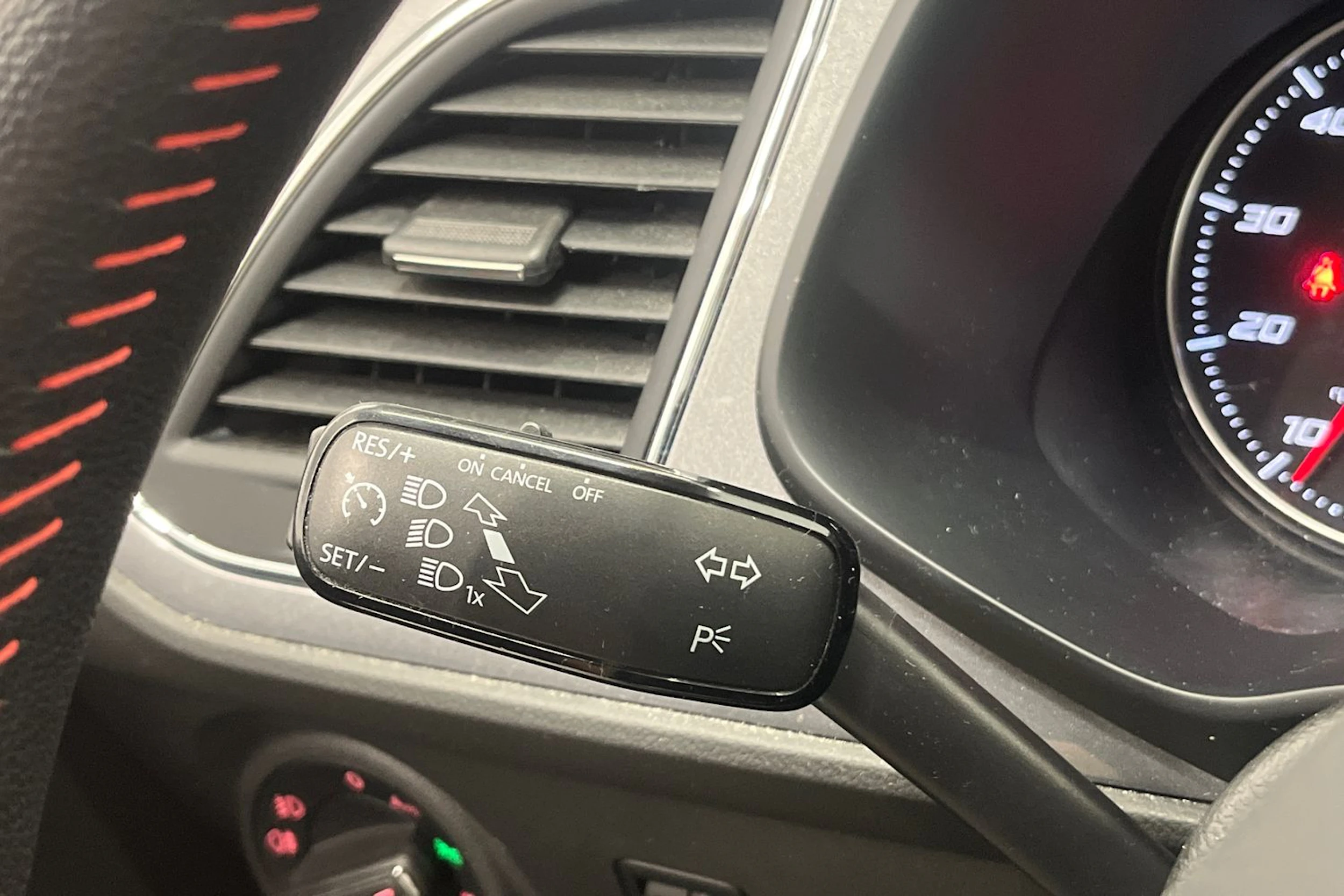 sininen SEAT Leon 2015 kuva 16.