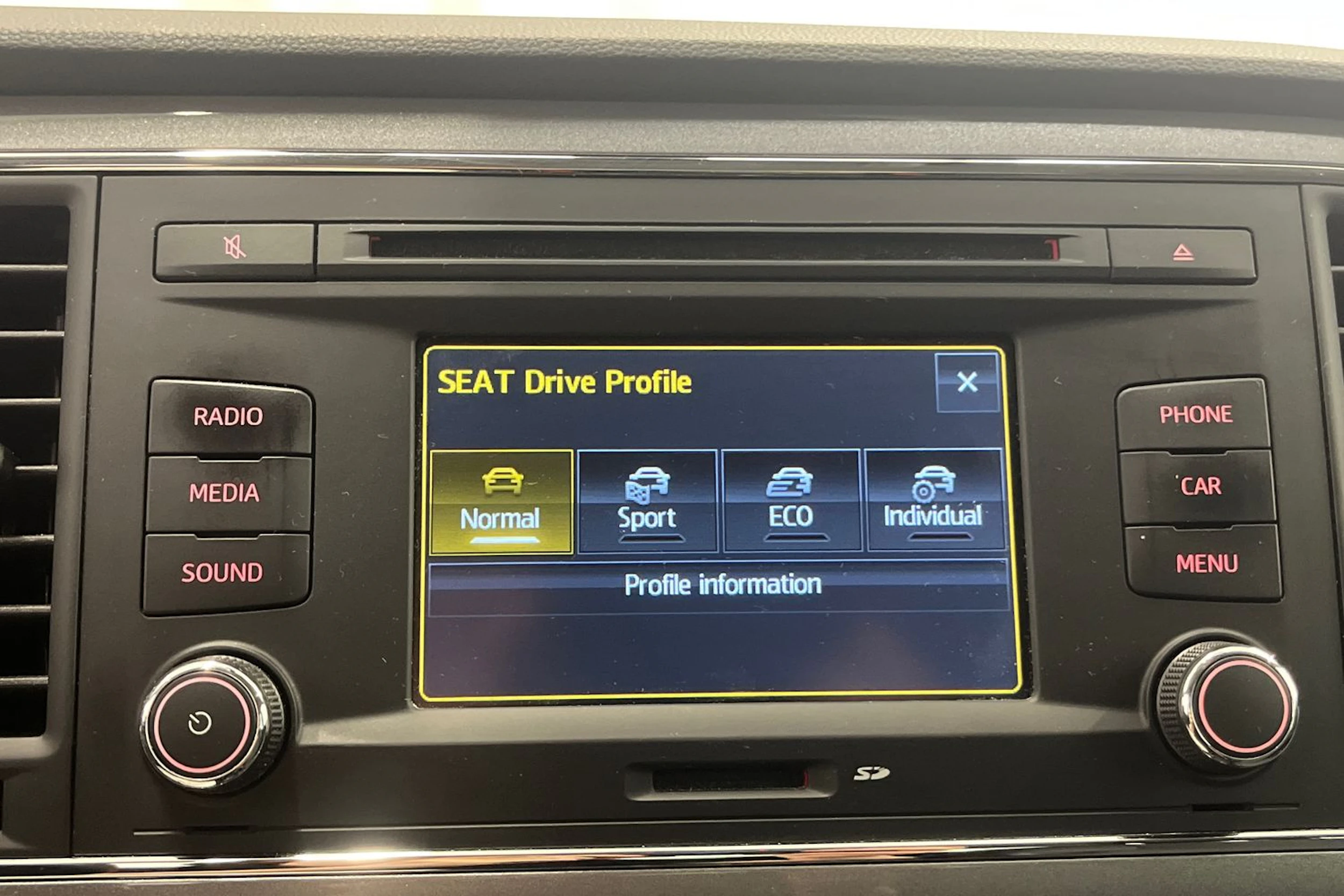 sininen SEAT Leon 2015 kuva 21.
