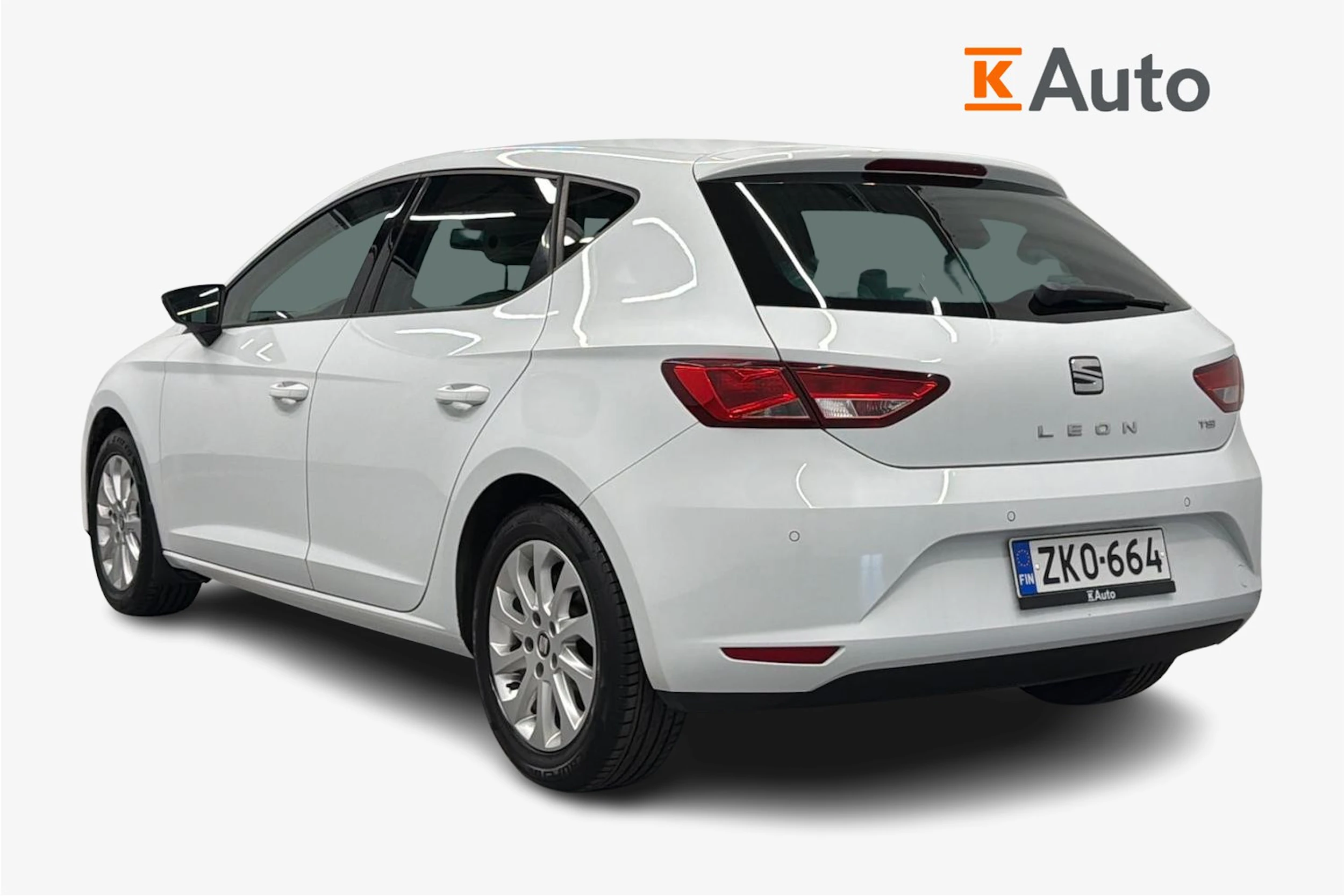 valkoinen SEAT Leon 2015 kuva 3.
