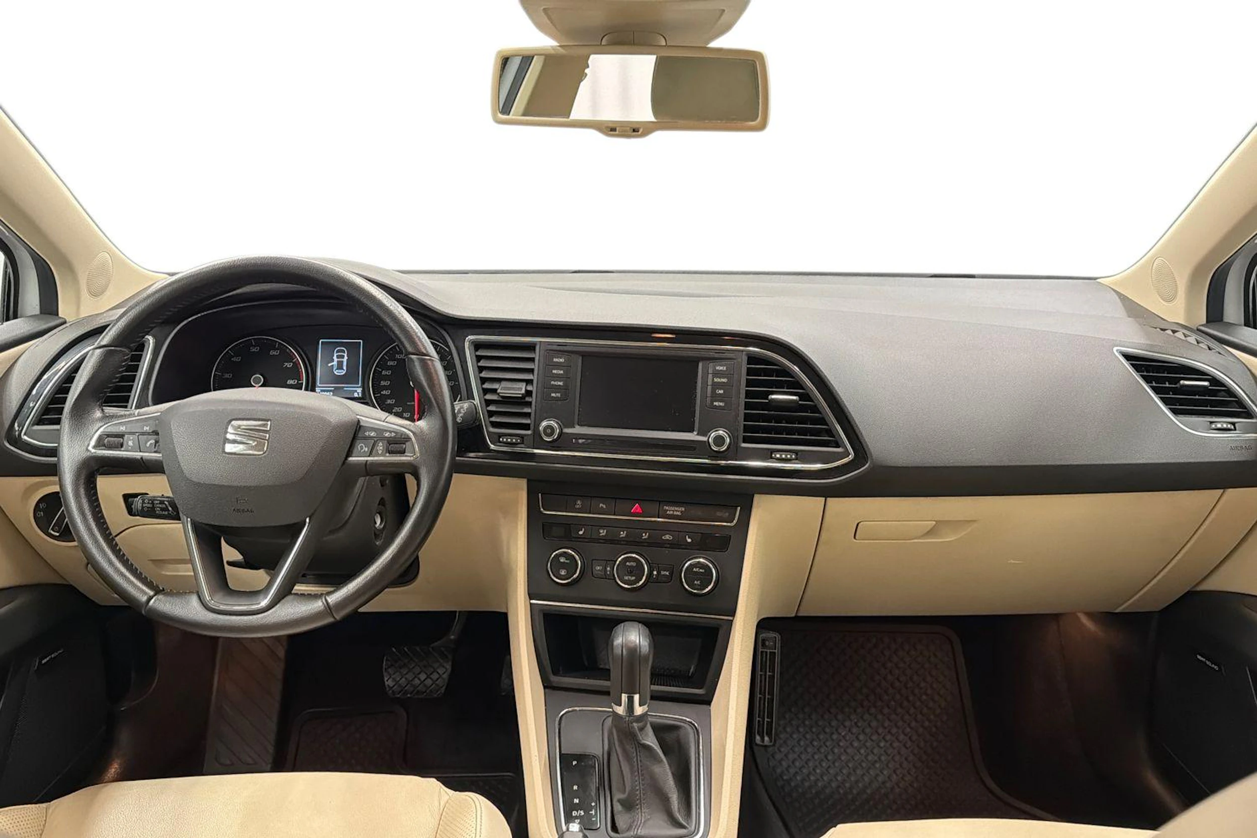 valkoinen SEAT Leon 2015 kuva 9.