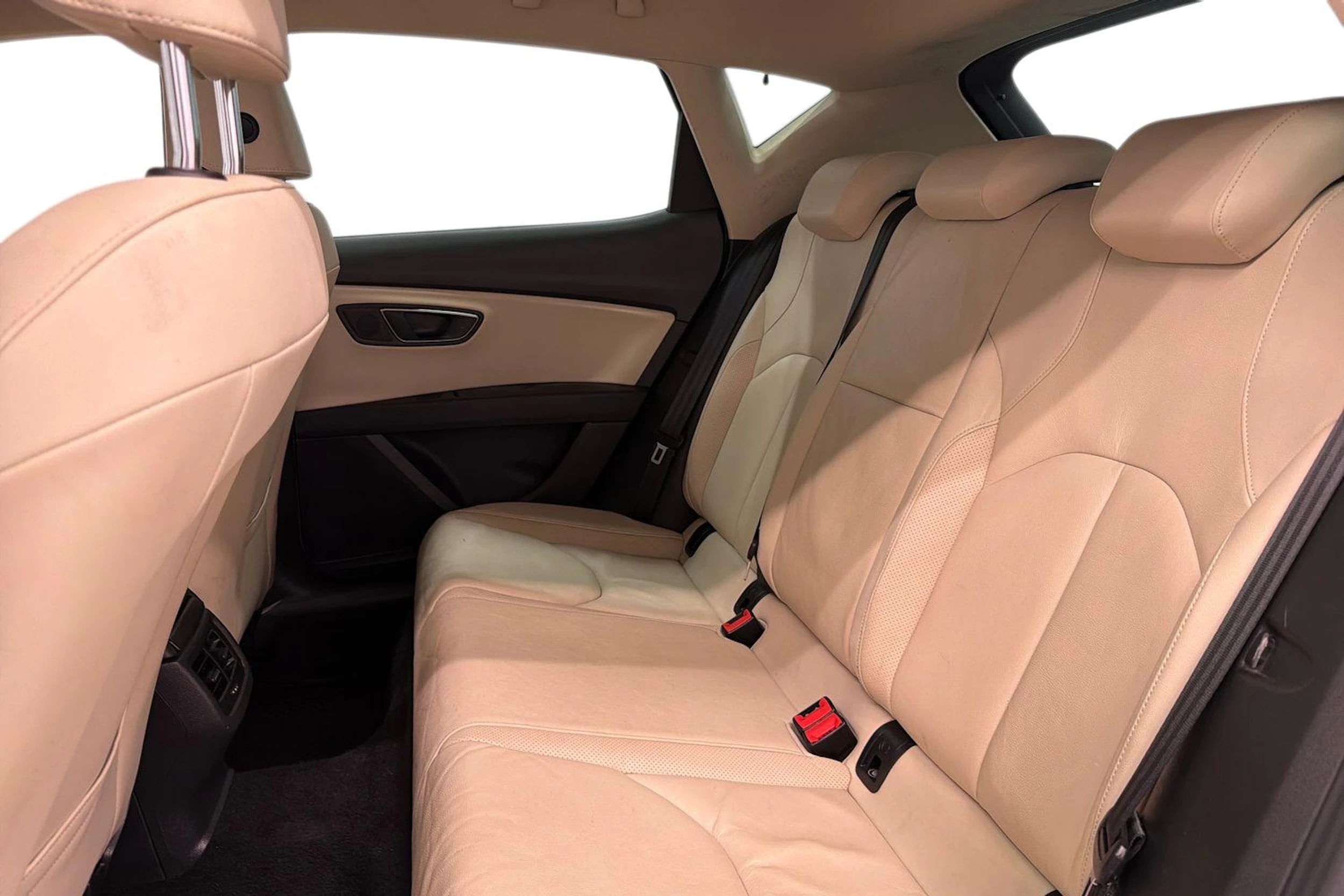 valkoinen SEAT Leon 2015 kuva 11.