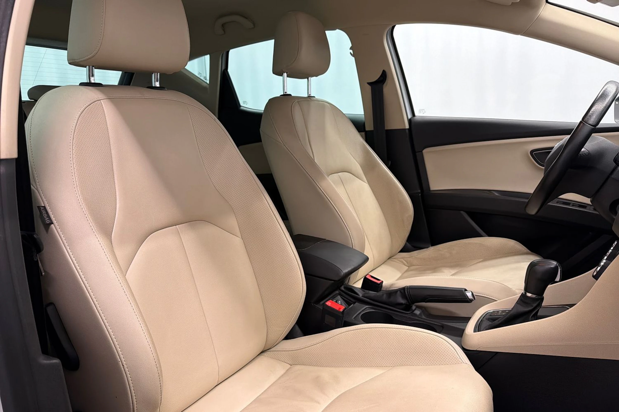 valkoinen SEAT Leon 2015 kuva 15.