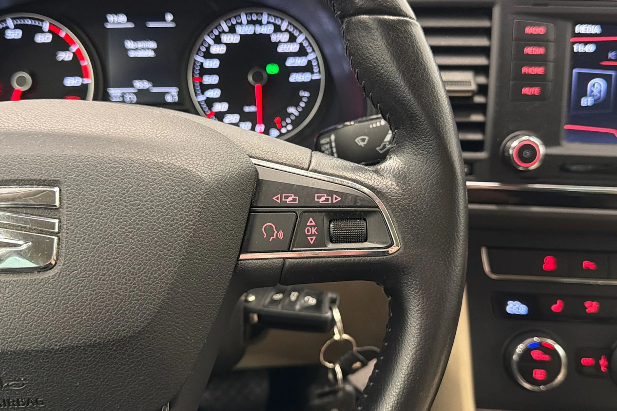 valkoinen SEAT Leon 2015 kuva 20.