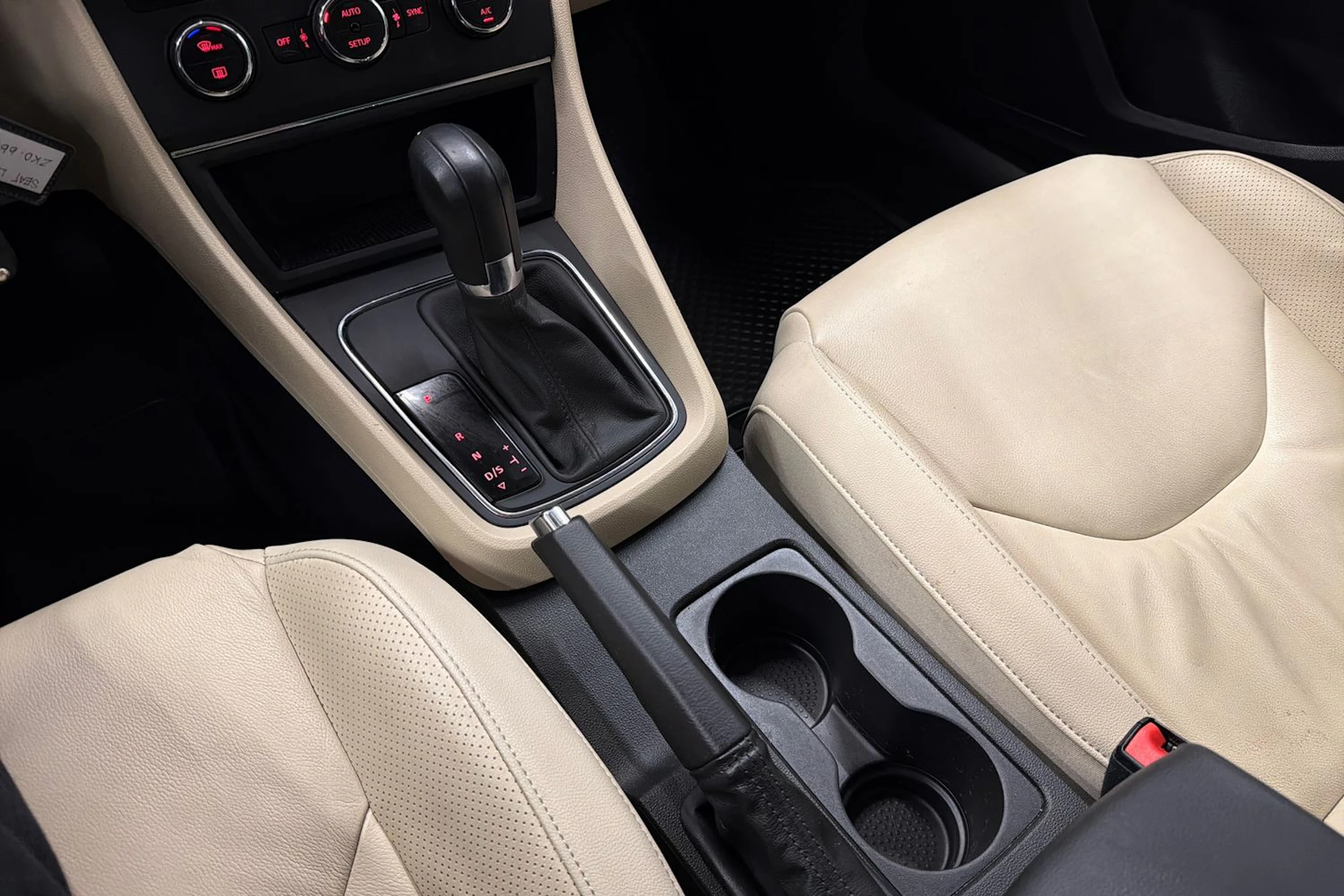 valkoinen SEAT Leon 2015 kuva 24.