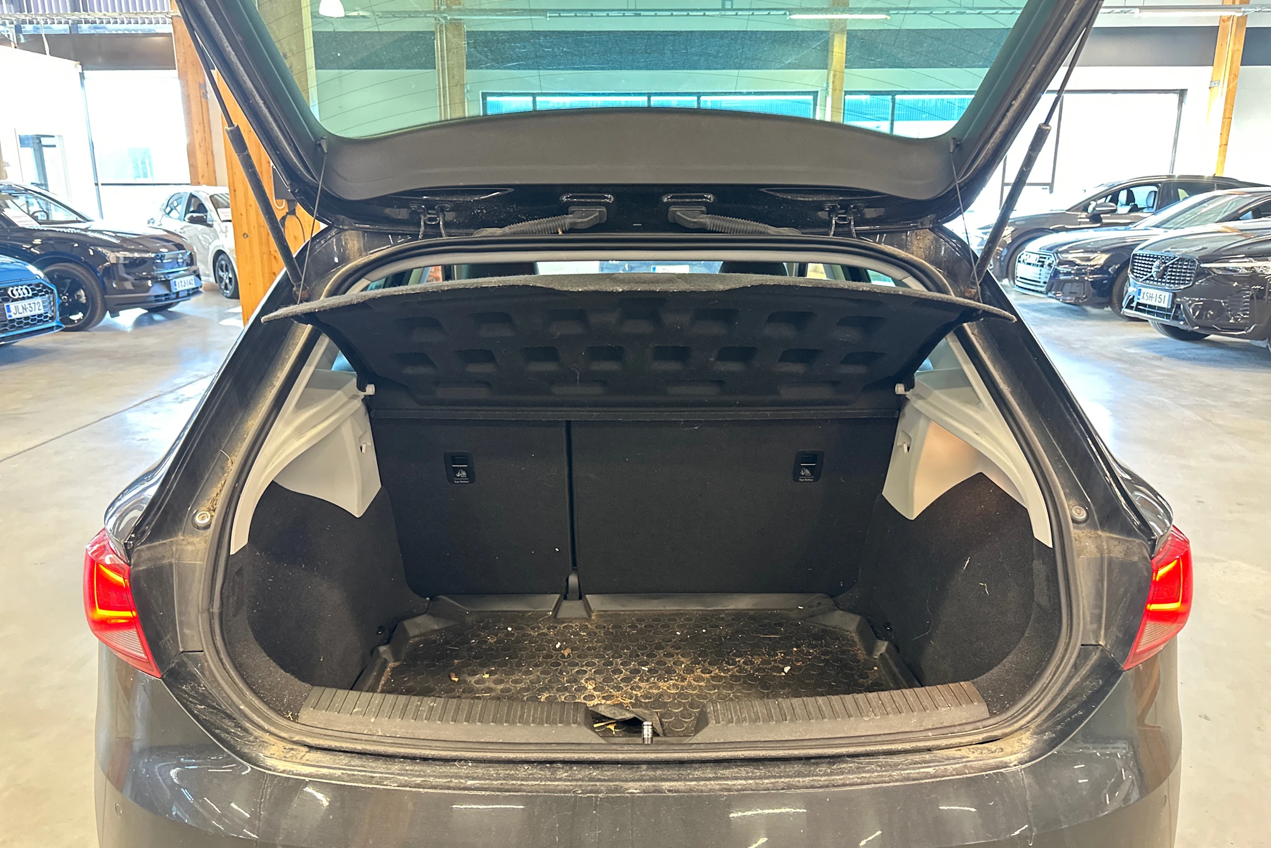 musta SEAT Leon 2016 kuva 5.