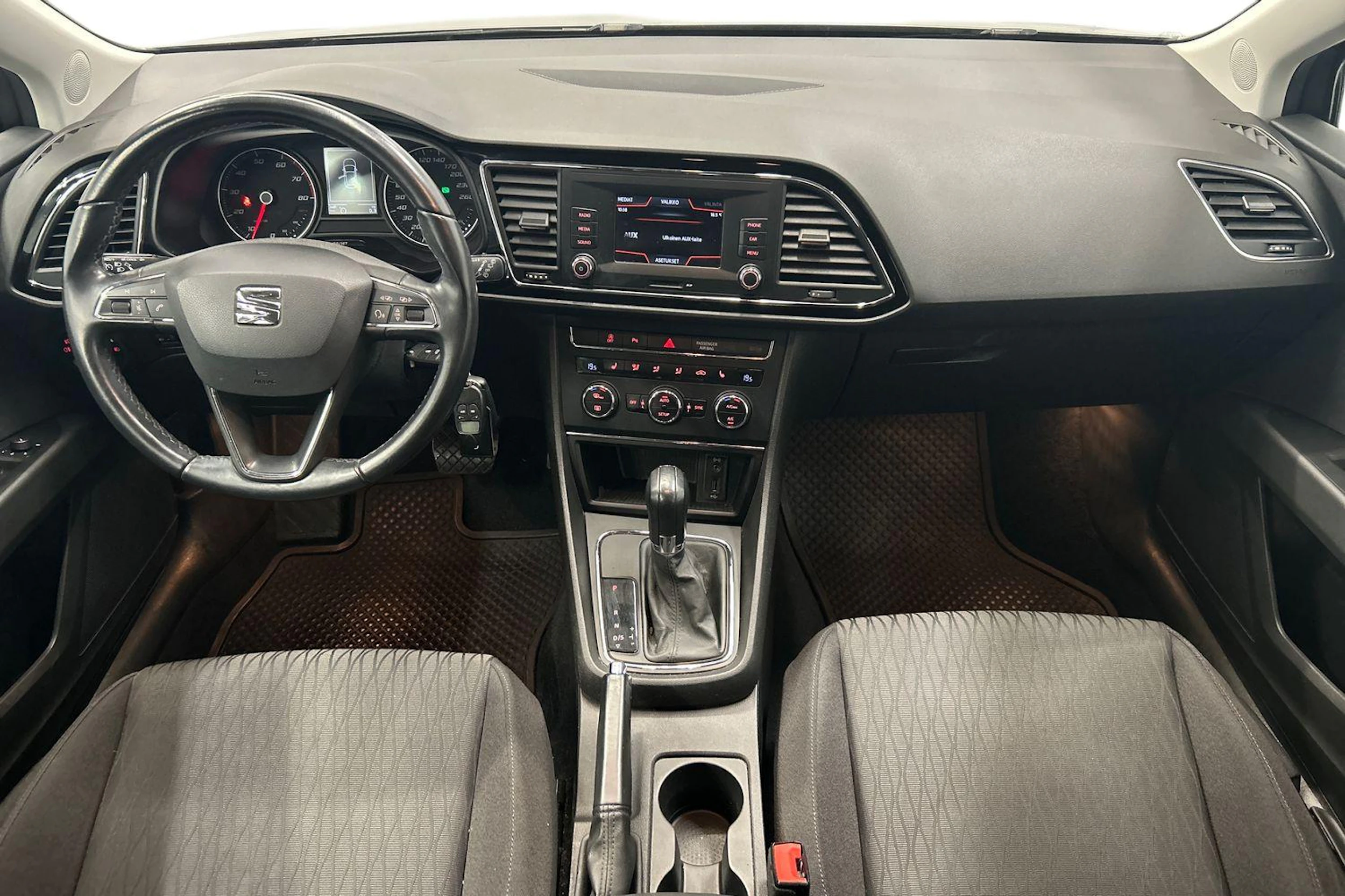 harmaa SEAT Leon 2016 kuva 9.