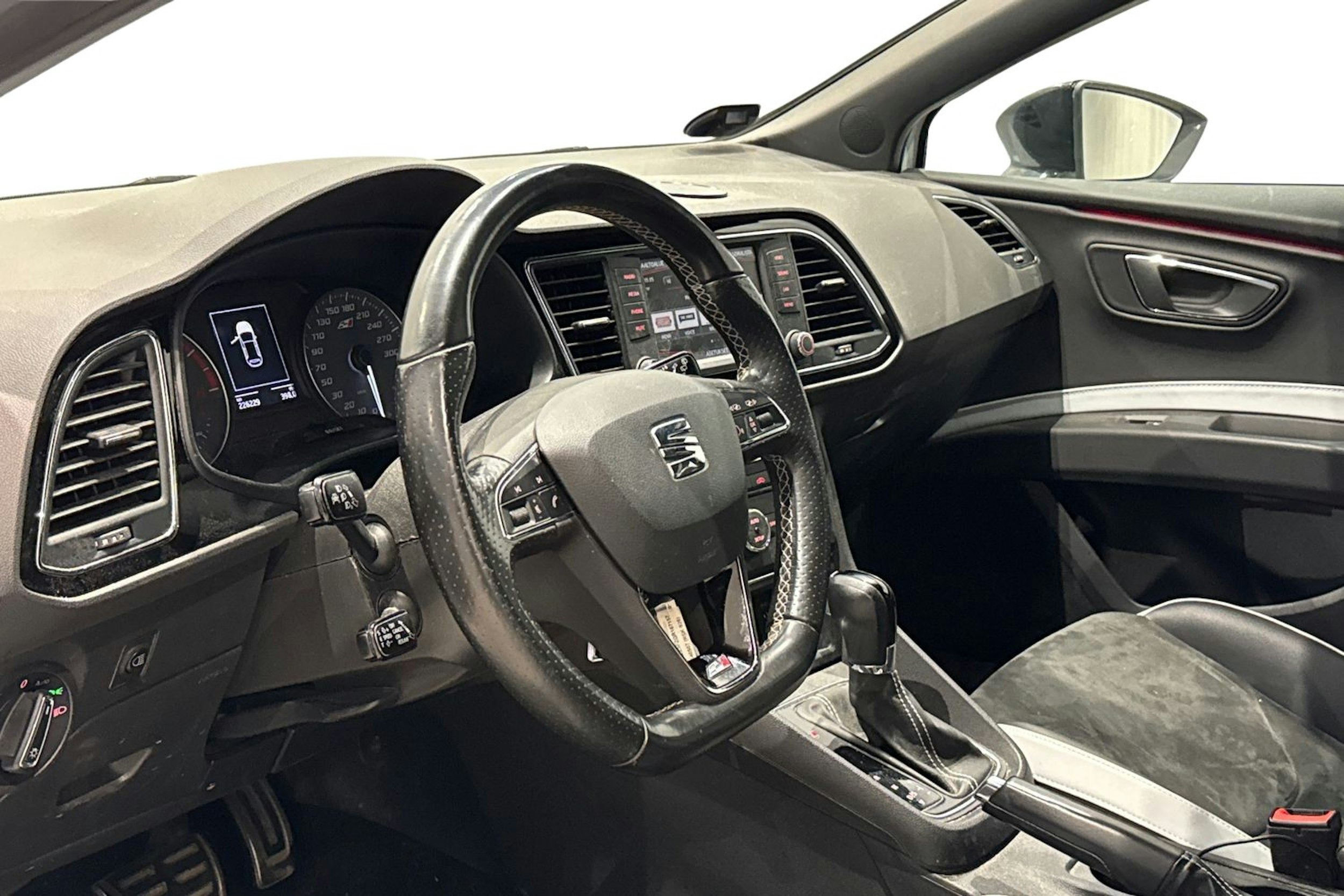 met. valkoinen SEAT Leon 2016 kuva 3.