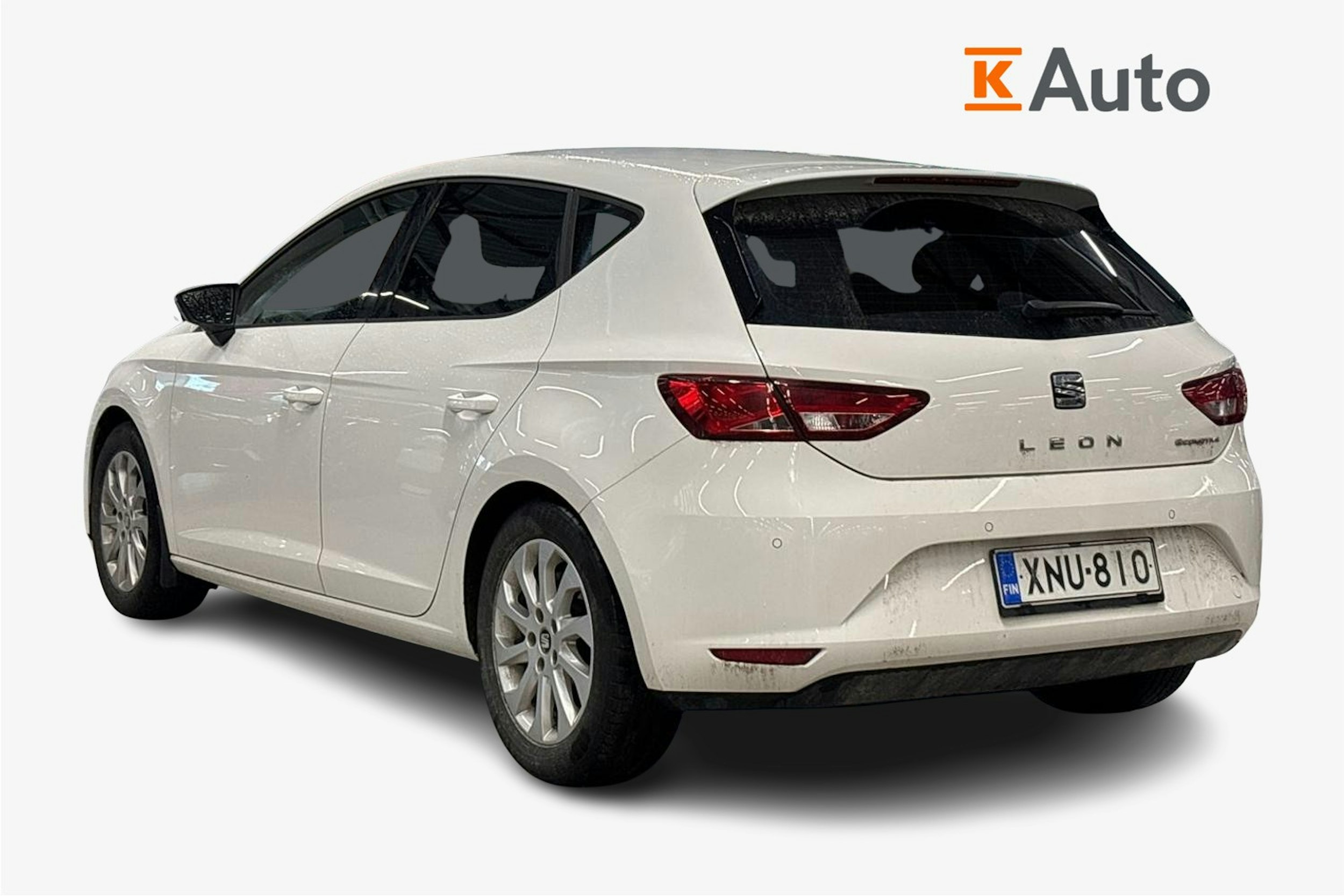 valkoinen SEAT Leon 2016 kuva 2.