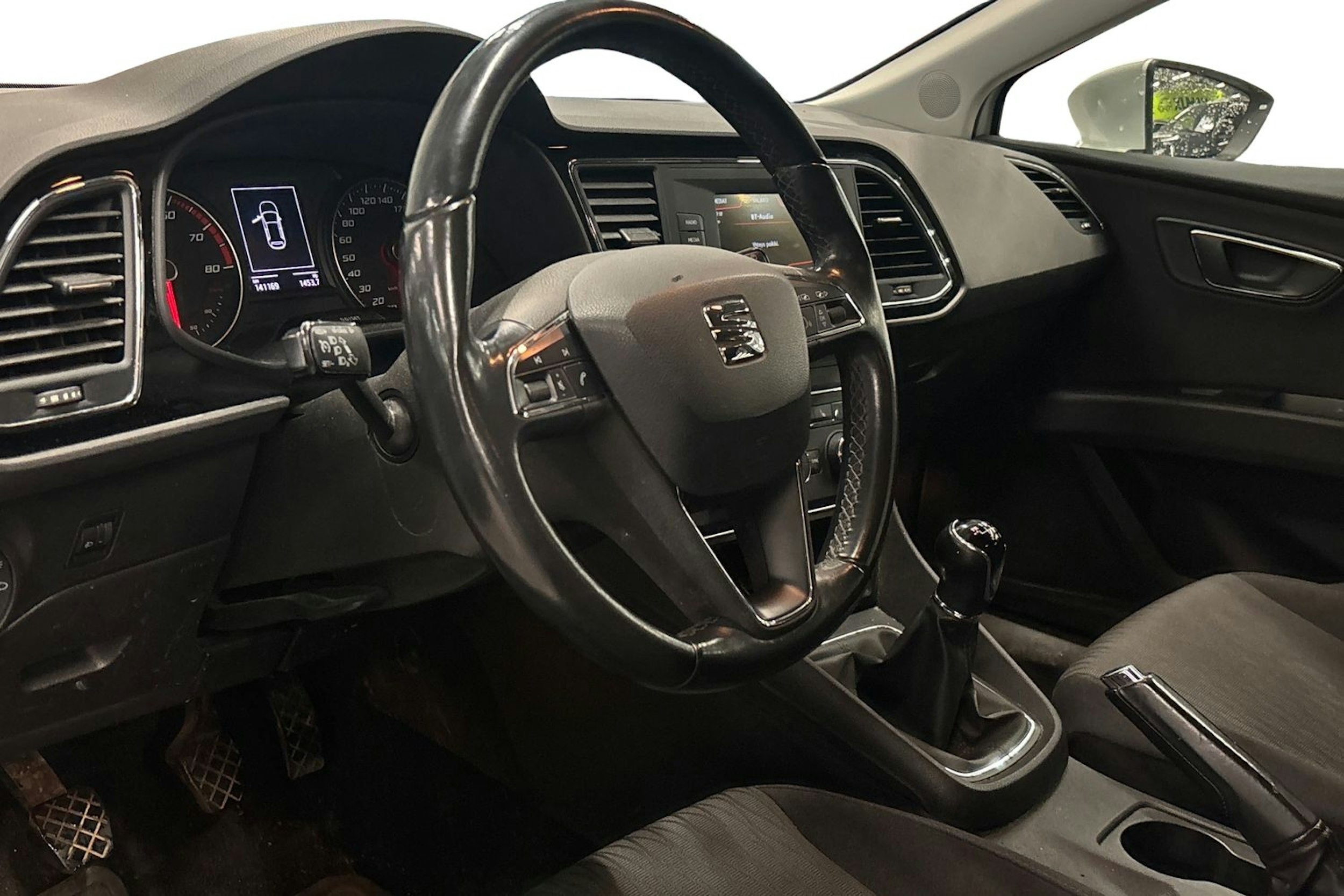 valkoinen SEAT Leon 2016 kuva 3.