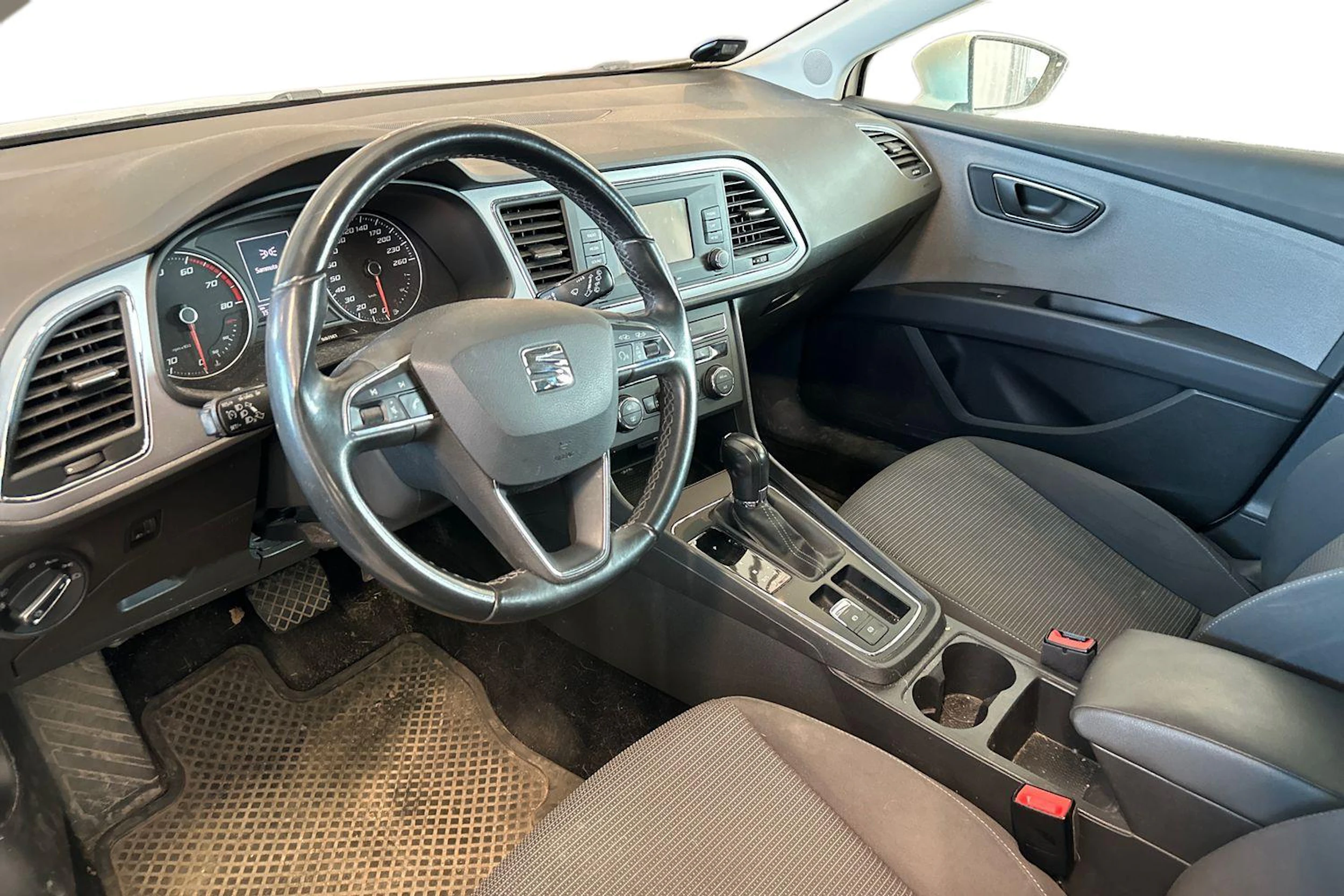 valkoinen SEAT Leon 2017 kuva 3.