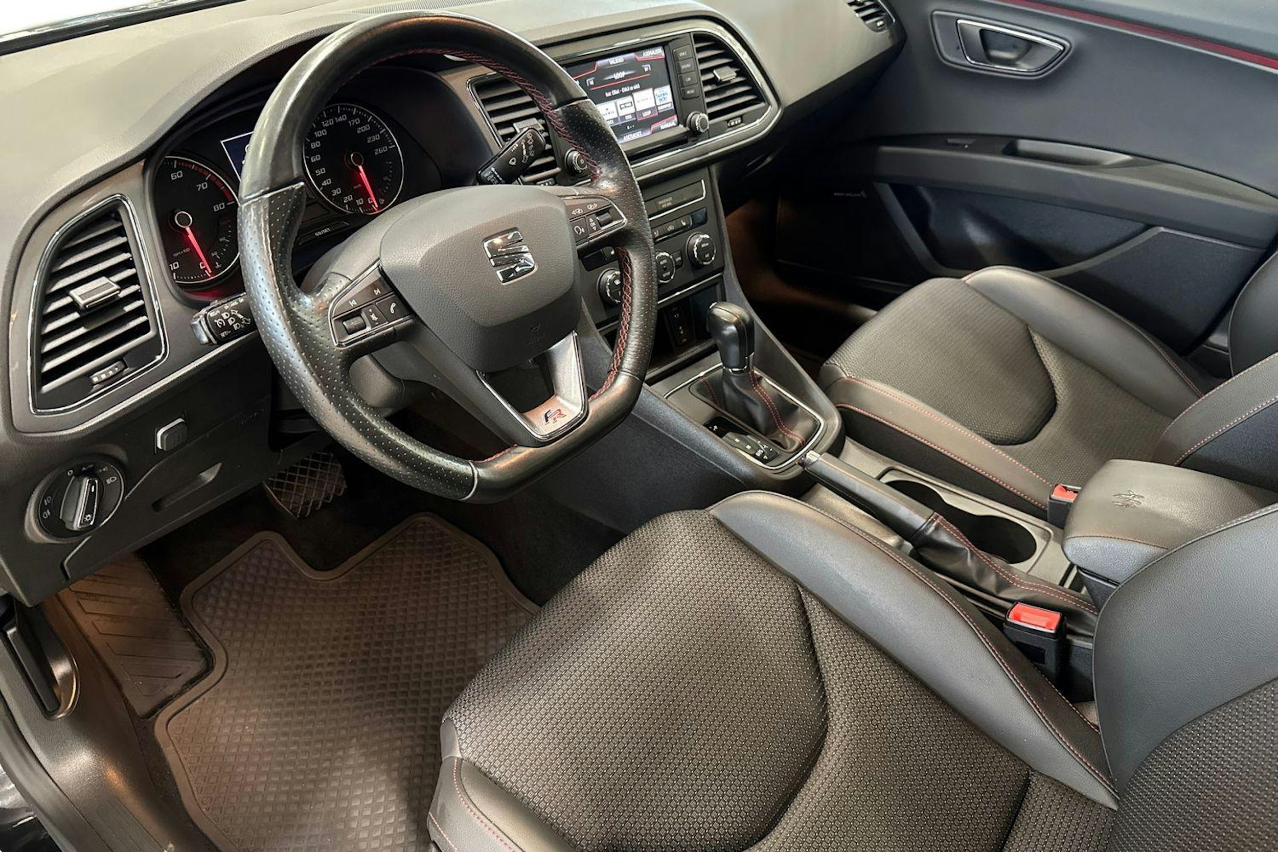 musta SEAT Leon 2017 kuva 7.