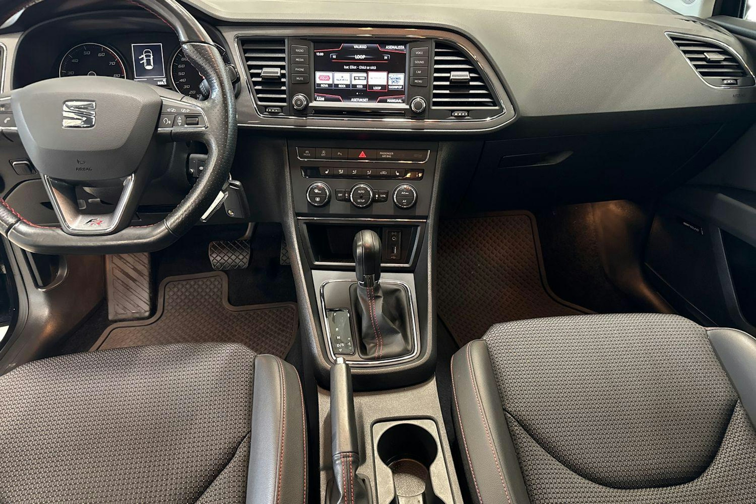 musta SEAT Leon 2017 kuva 9.