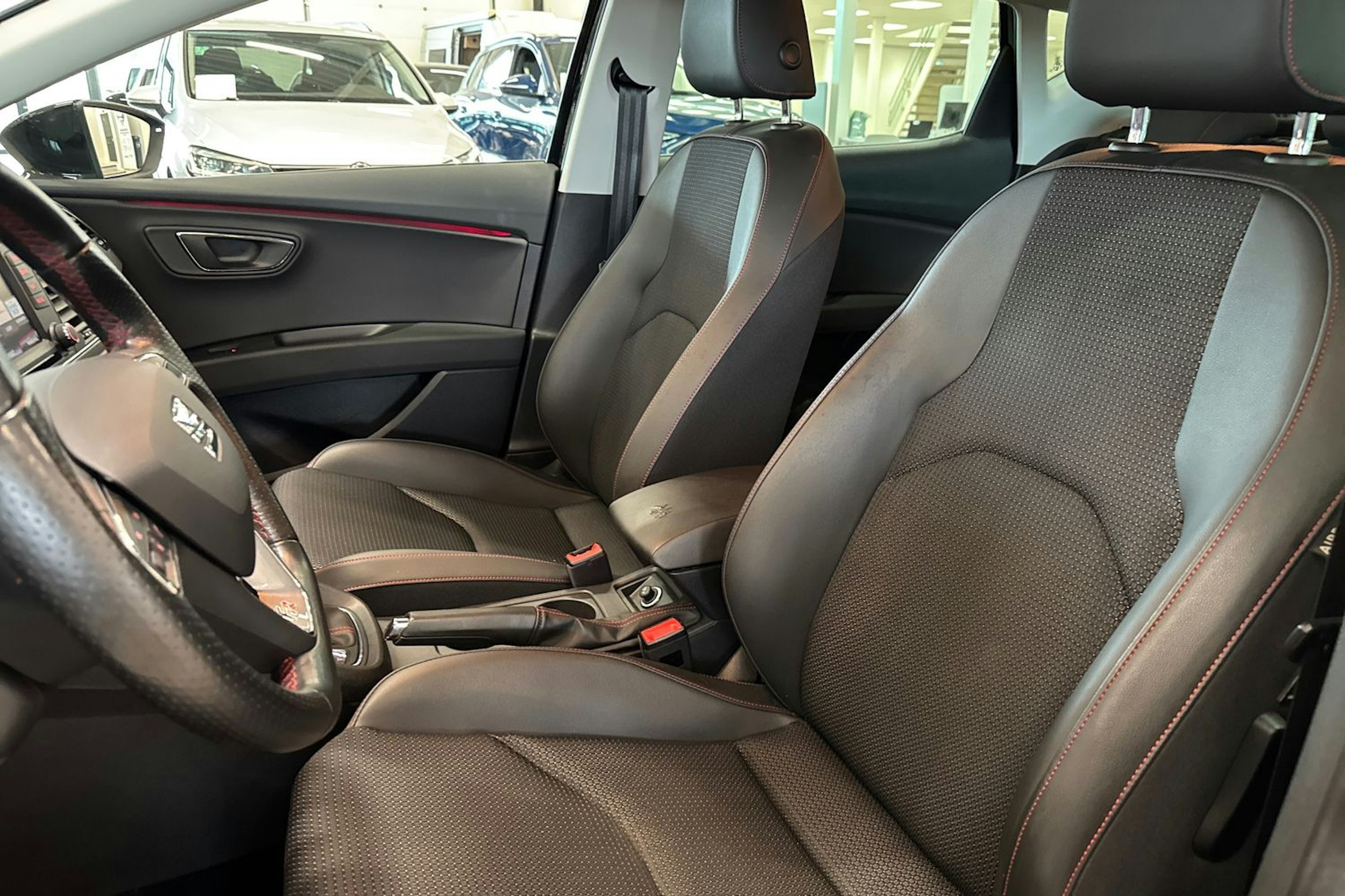 musta SEAT Leon 2017 kuva 14.