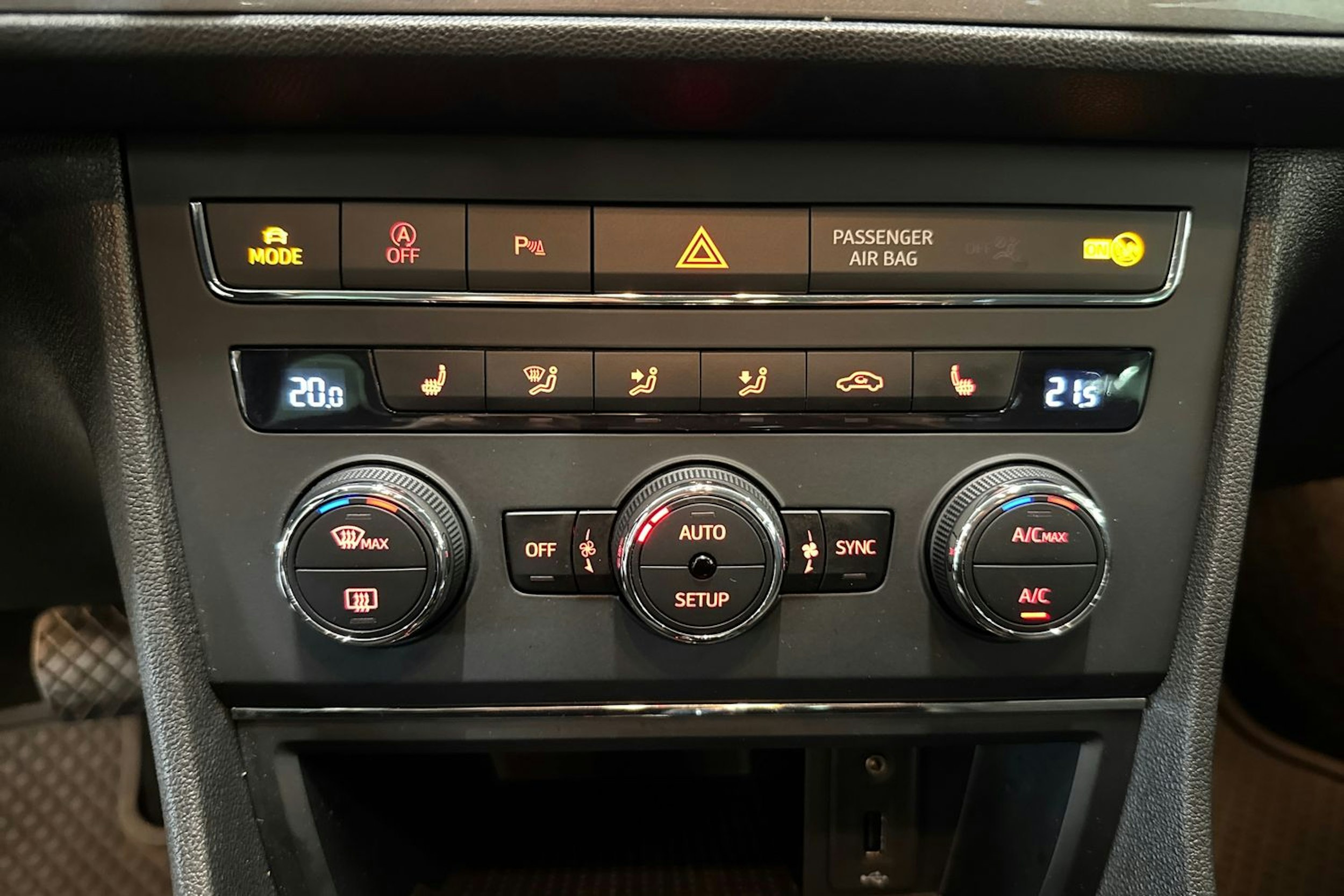 musta SEAT Leon 2017 kuva 17.