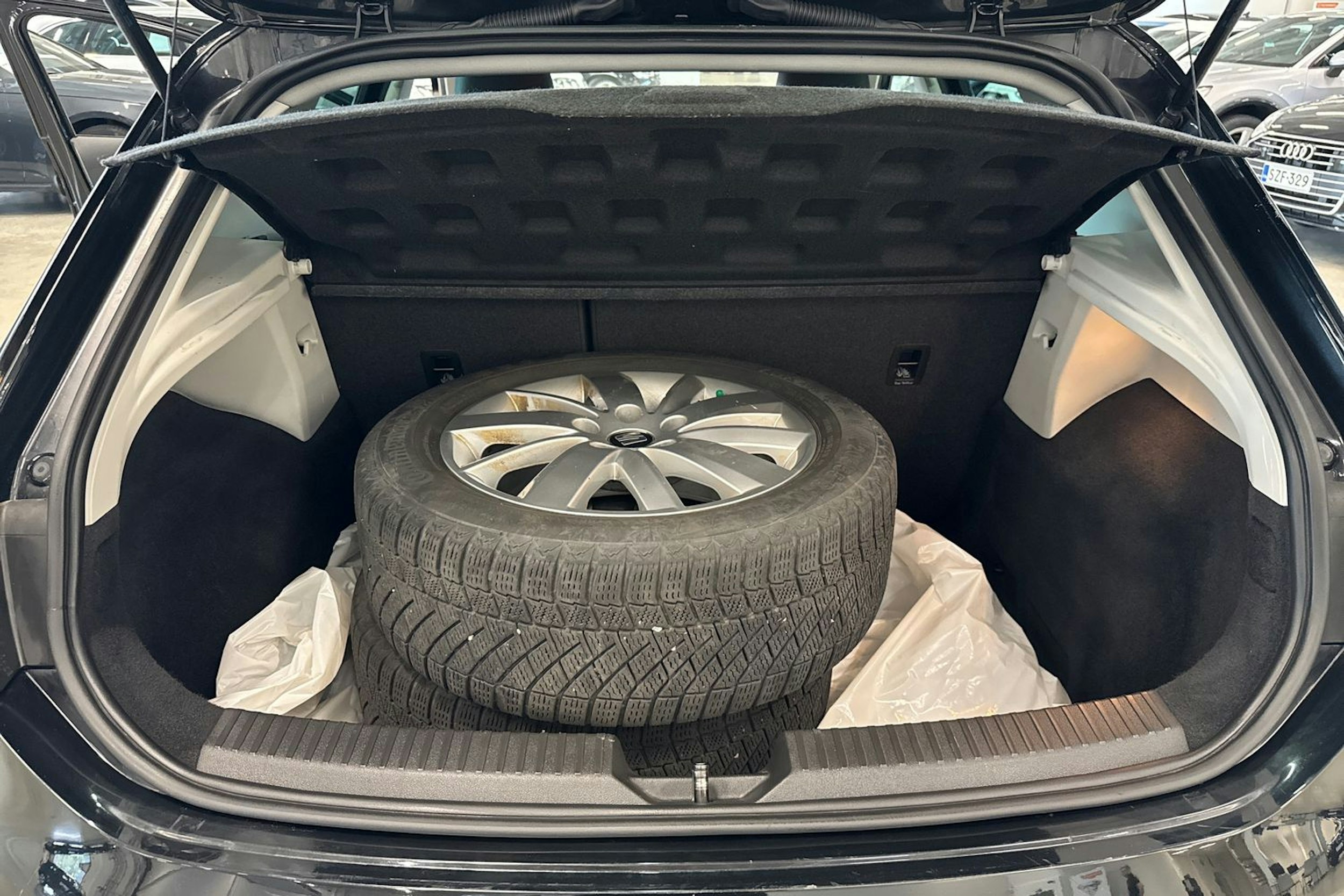 musta SEAT Leon 2017 kuva 25.