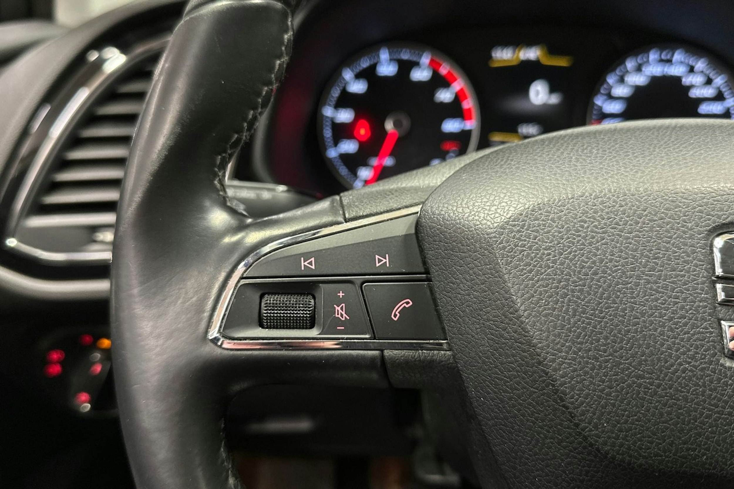 musta SEAT Leon 2017 kuva 22.