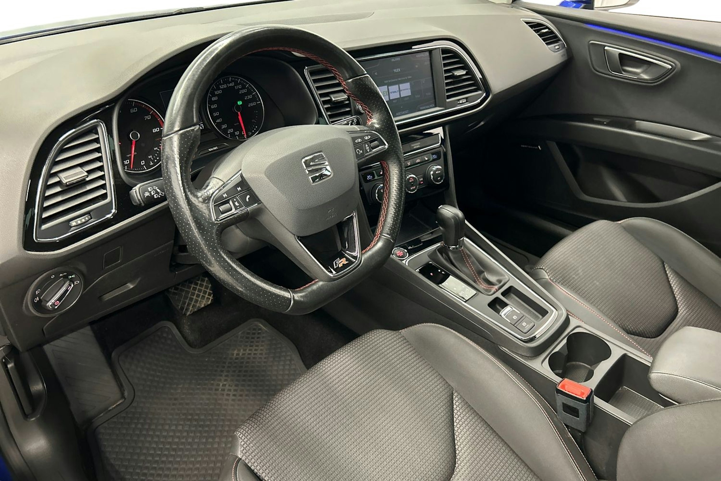 sininen SEAT Leon 2017 kuva 7.