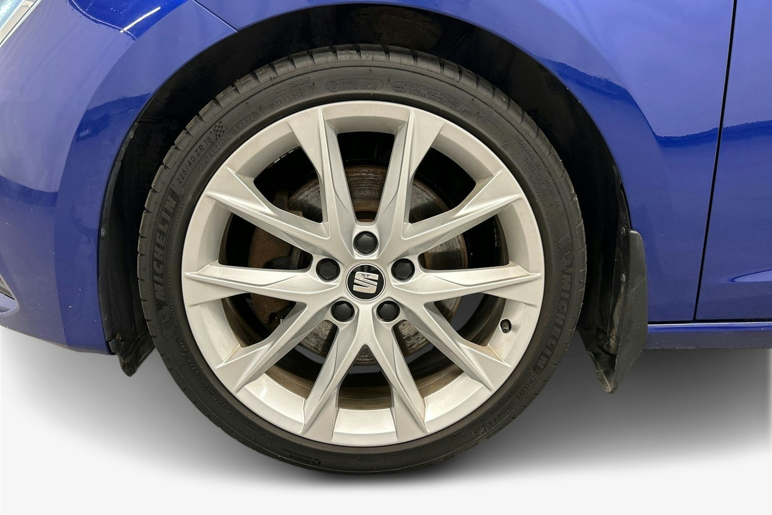 sininen SEAT Leon 2017 kuva 11.
