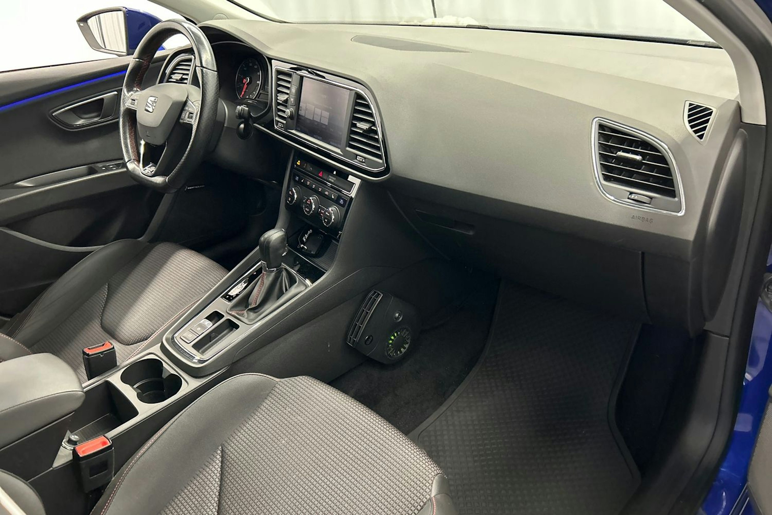 sininen SEAT Leon 2017 kuva 15.