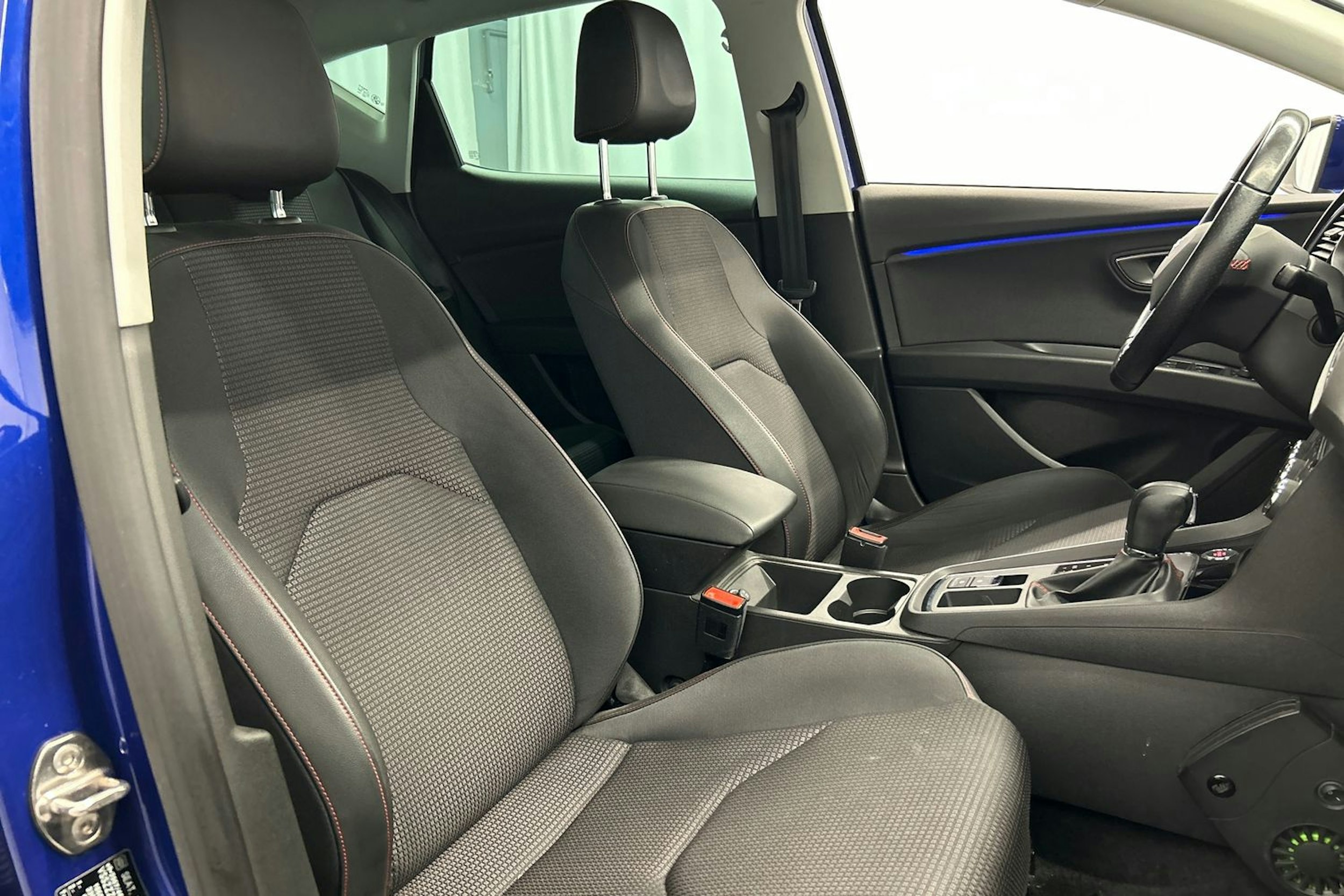 sininen SEAT Leon 2017 kuva 16.