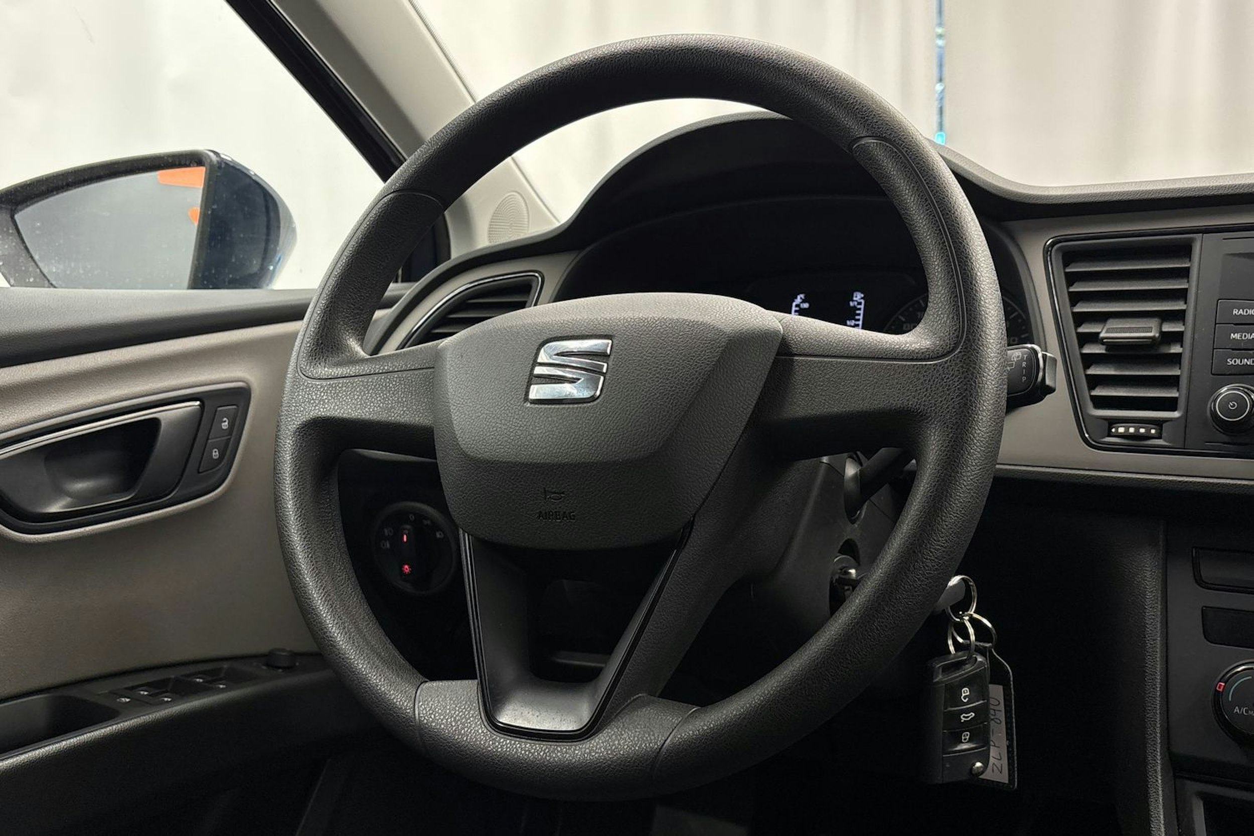 sininen SEAT Leon 2017 kuva 14.
