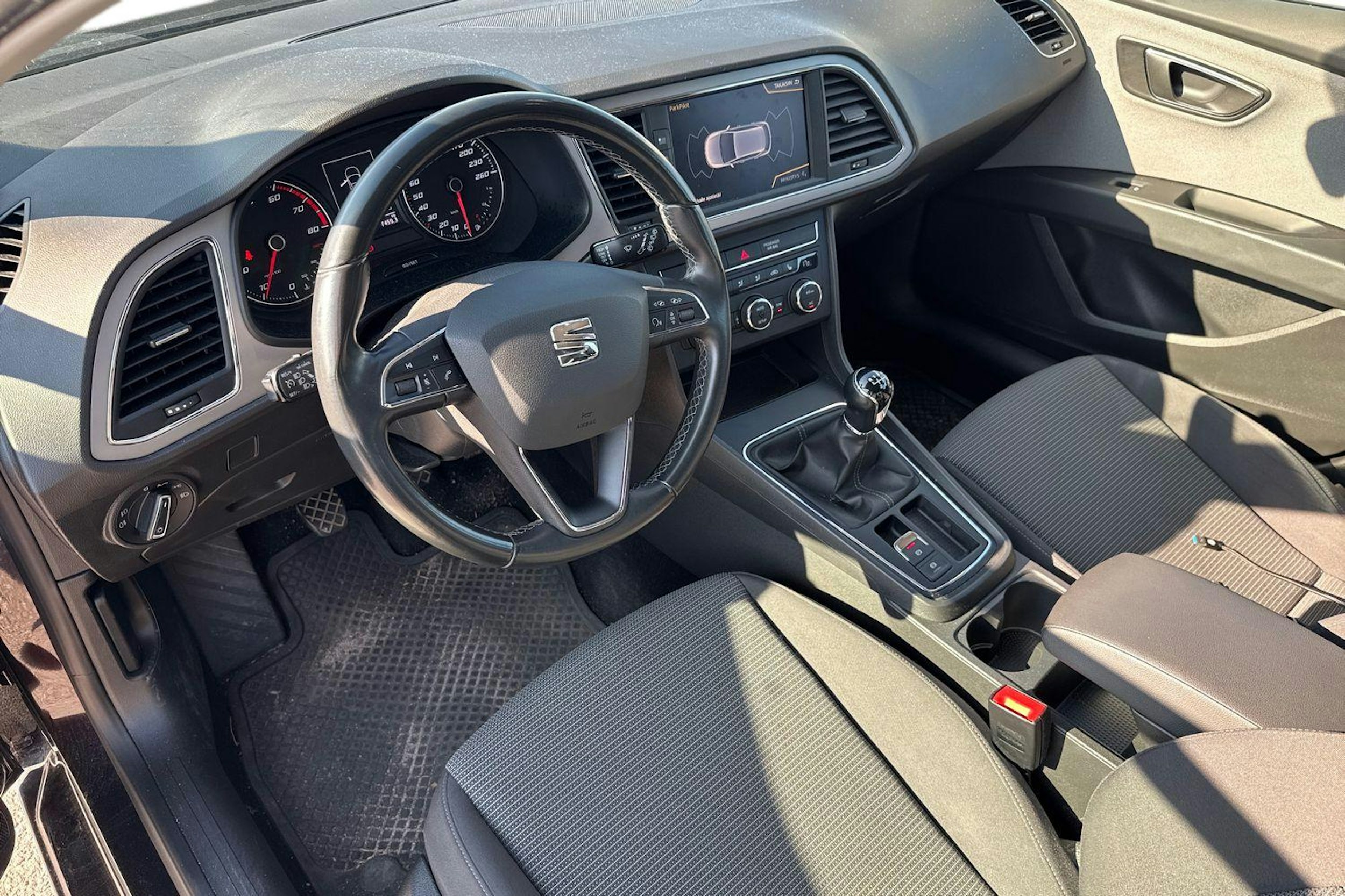 violetti SEAT Leon 2017 kuva 3.