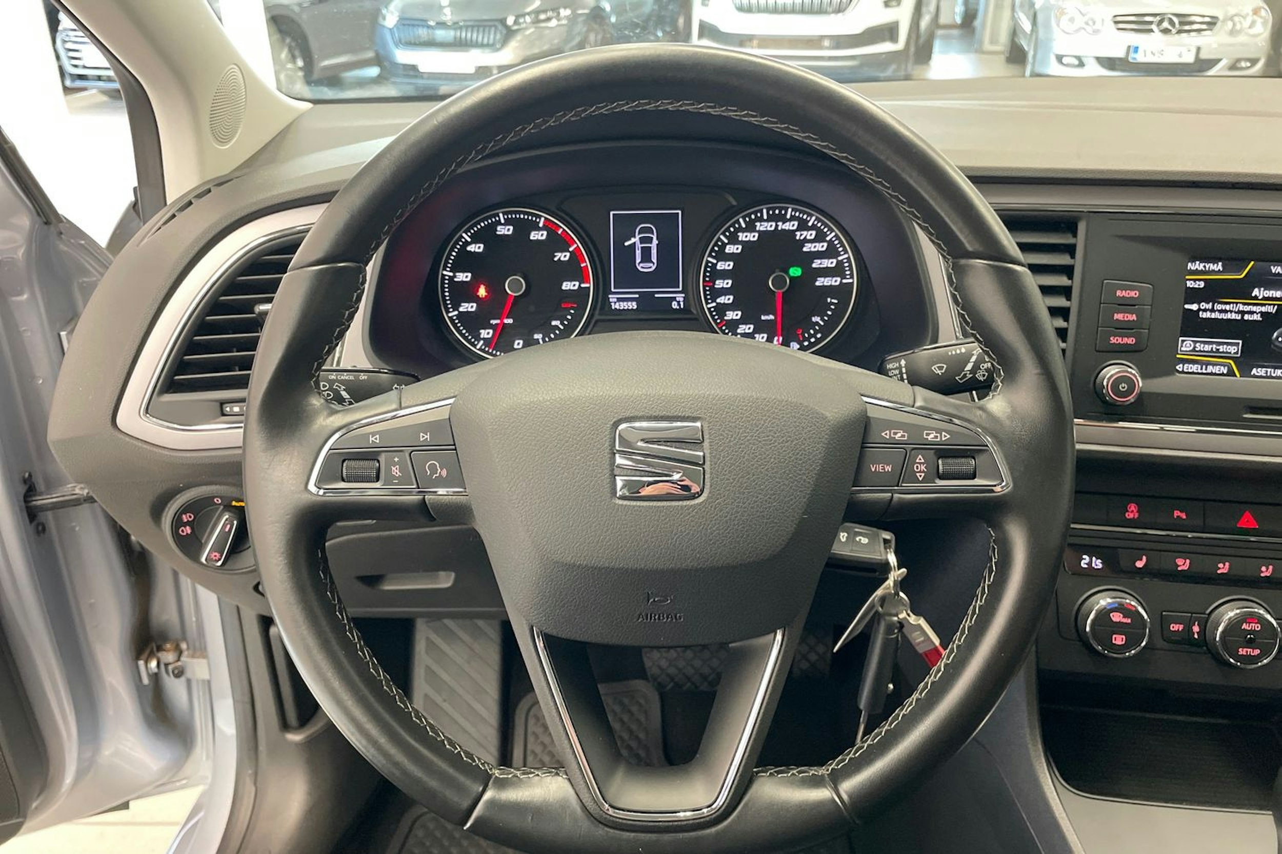 Harmaa SEAT Leon ST 2018 kuva 11.