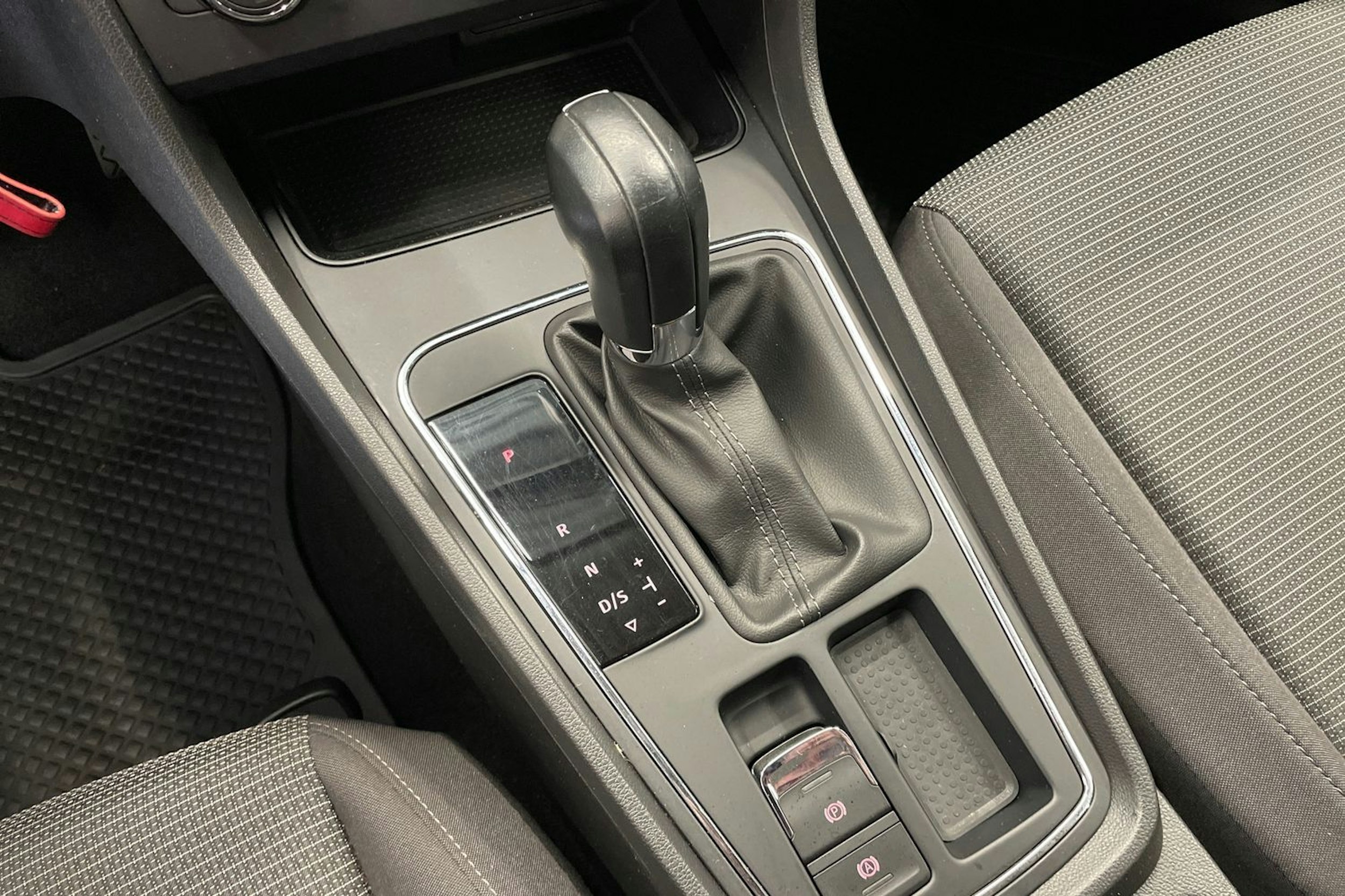 Harmaa SEAT Leon ST 2018 kuva 14.