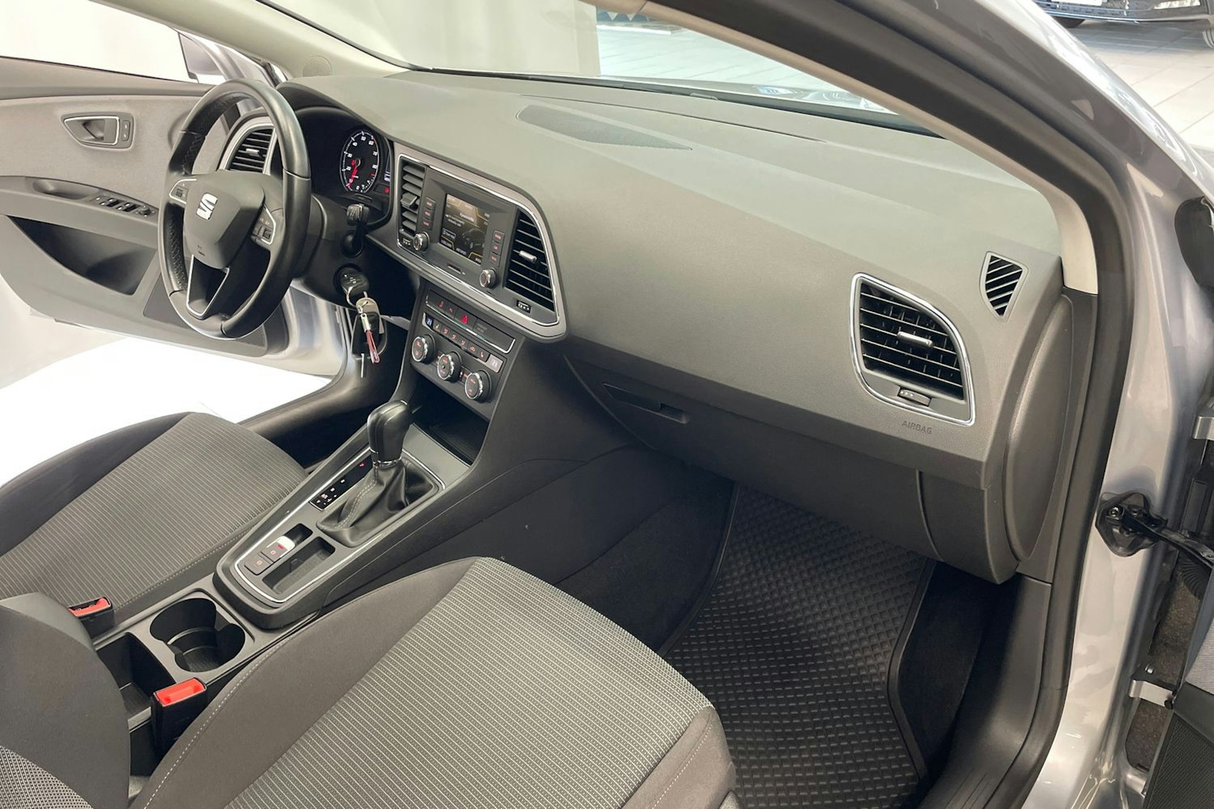 Harmaa SEAT Leon ST 2018 kuva 20.