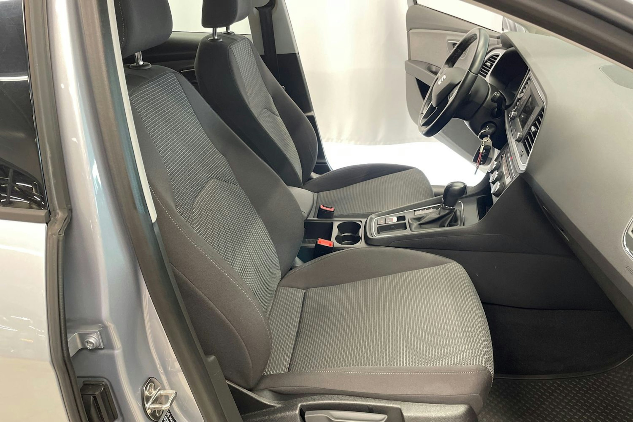 Harmaa SEAT Leon ST 2018 kuva 21.