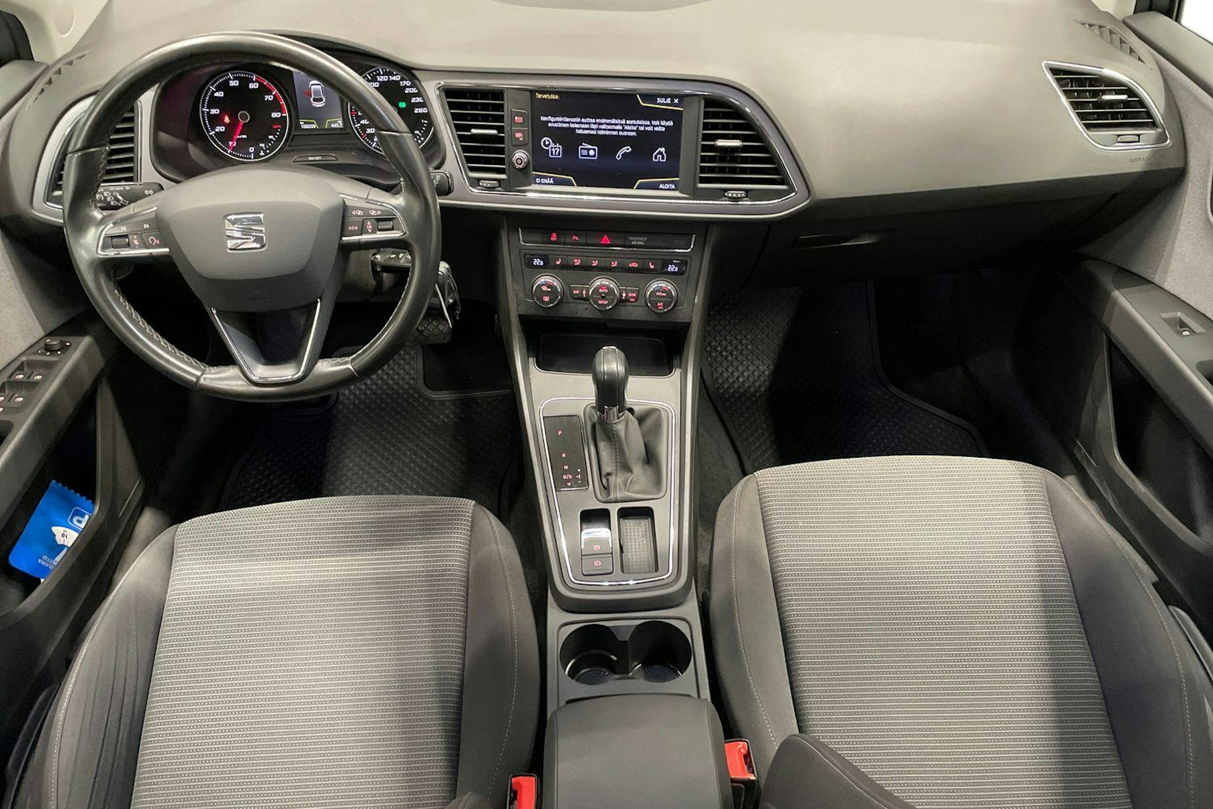 harmaa SEAT Leon 2018 kuva 9.