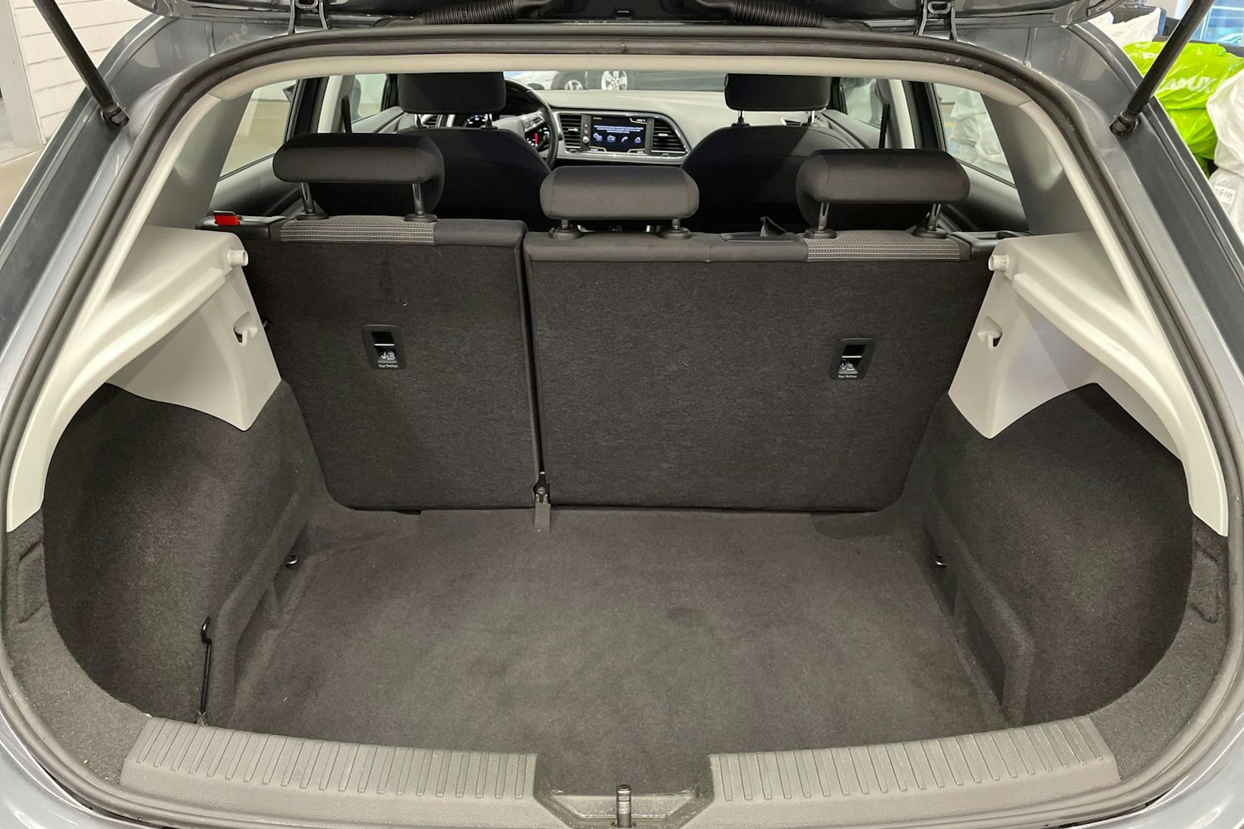 harmaa SEAT Leon 2018 kuva 14.