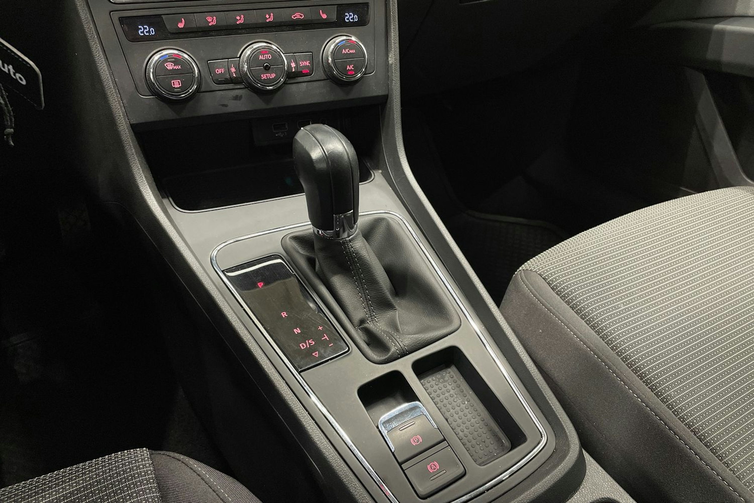 harmaa SEAT Leon 2018 kuva 21.