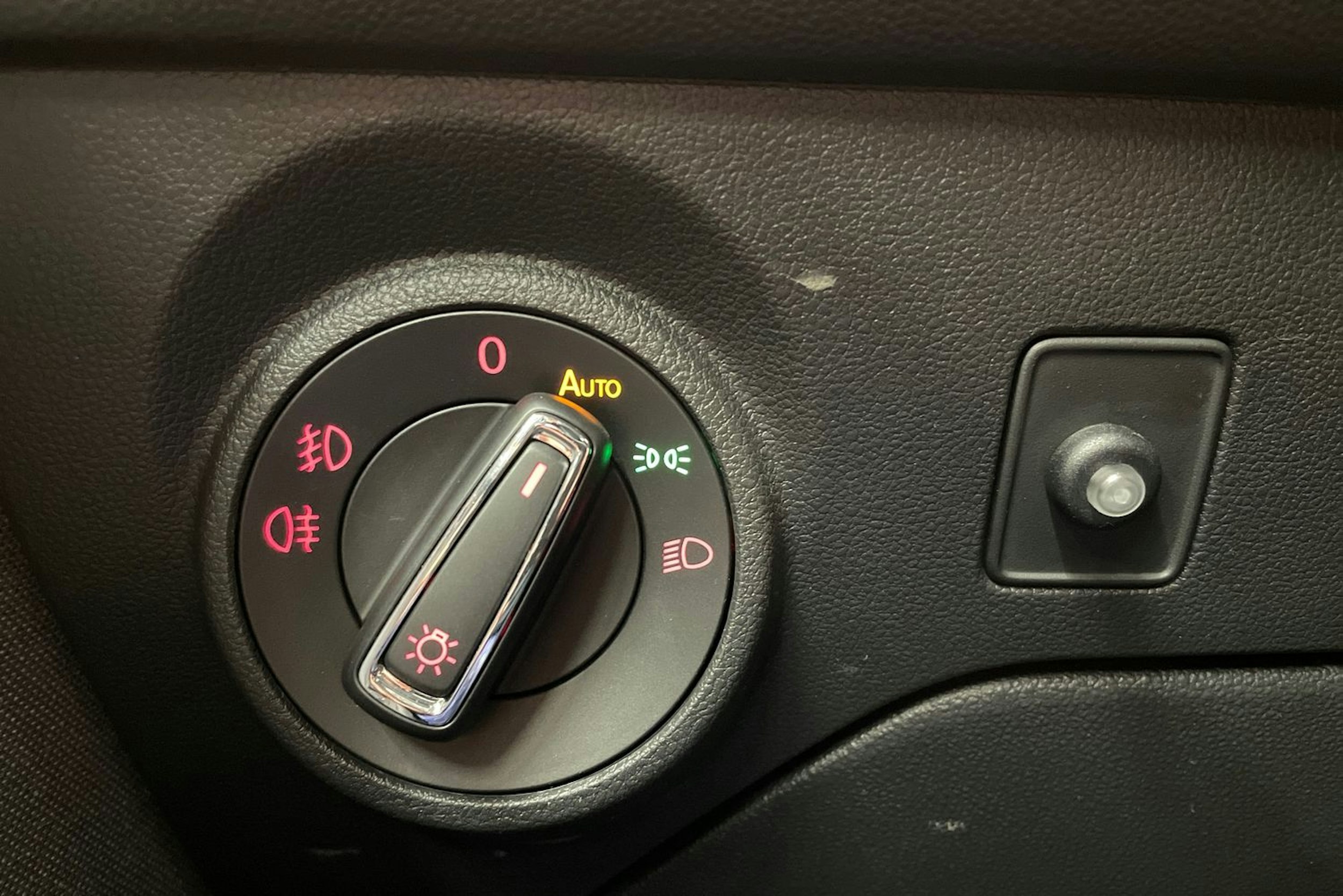 harmaa SEAT Leon 2018 kuva 22.