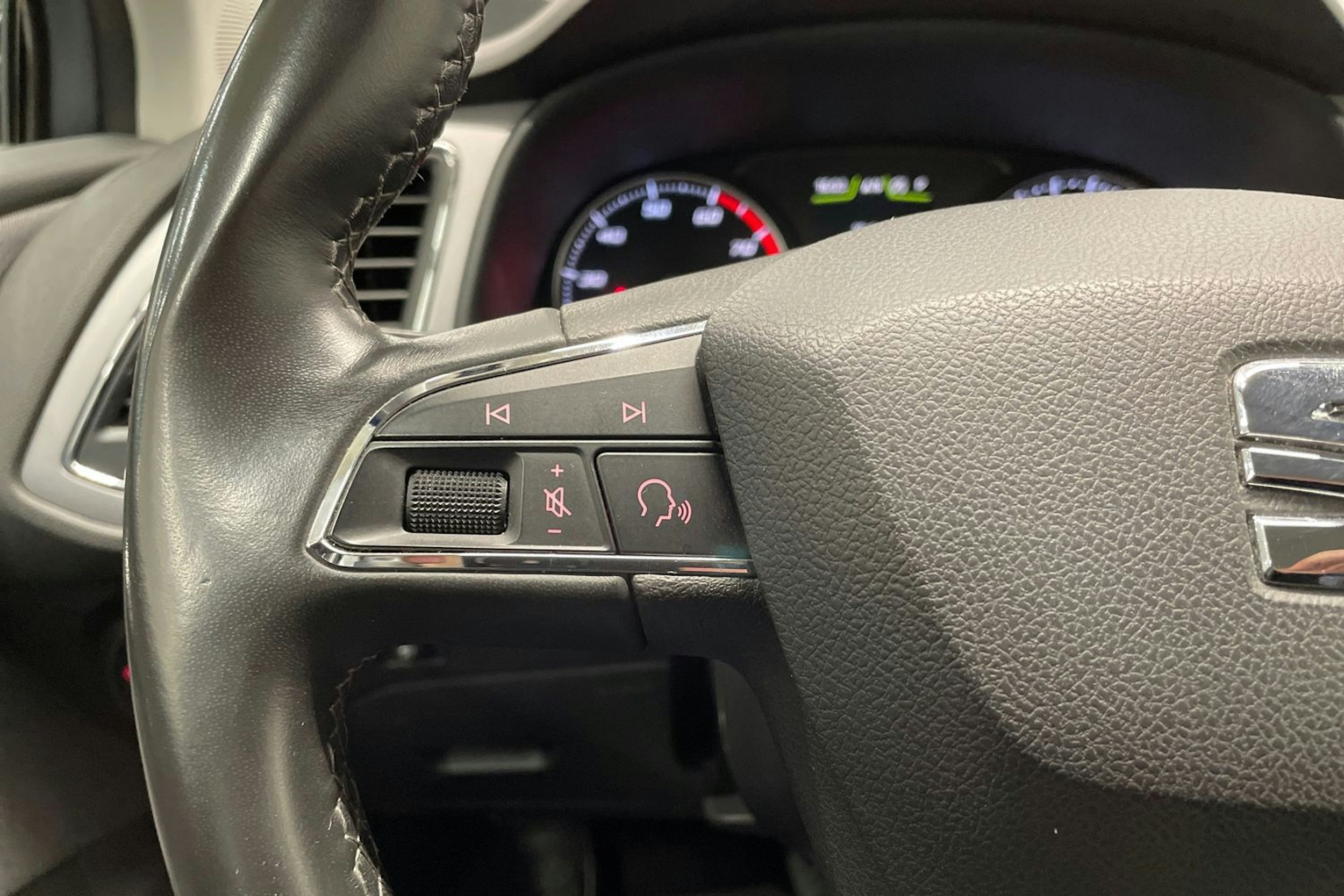 harmaa SEAT Leon 2018 kuva 23.