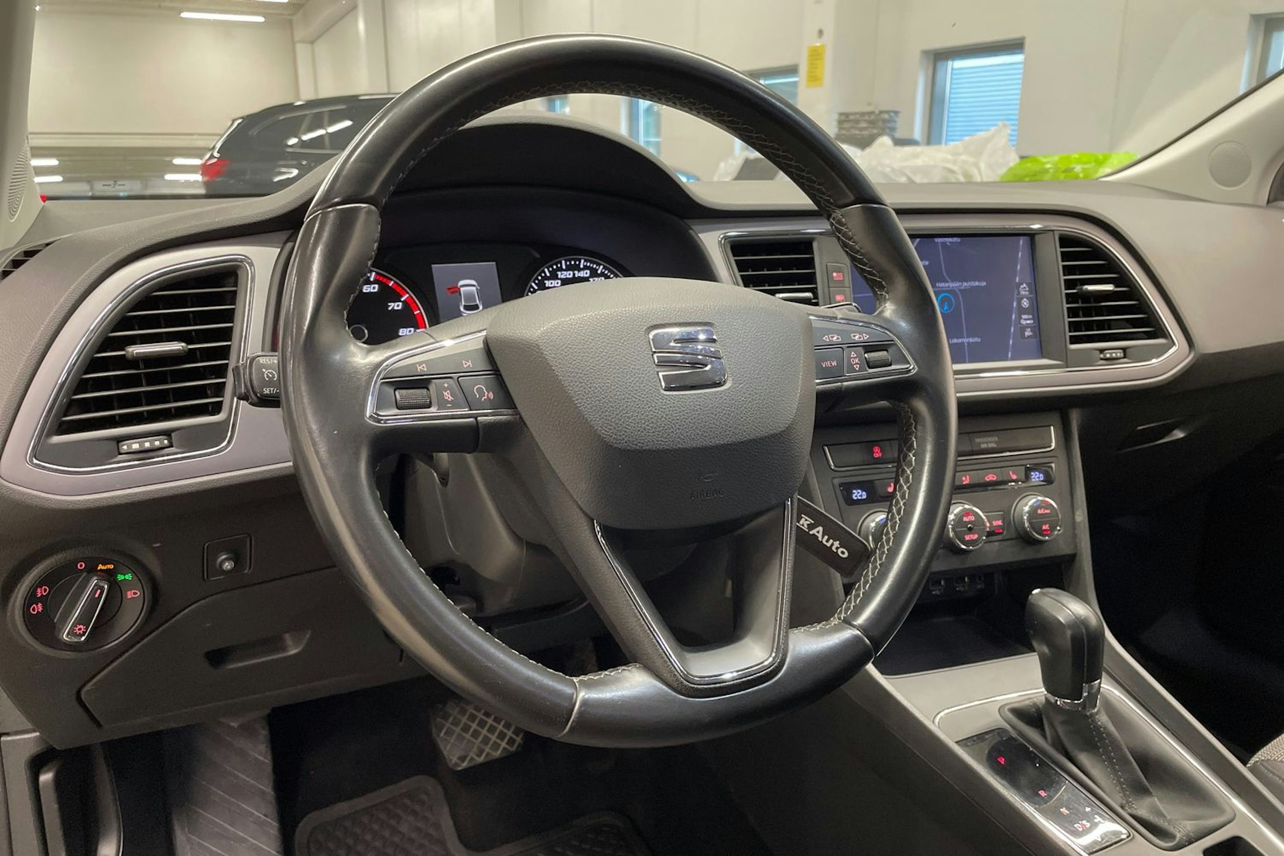 harmaa SEAT Leon 2018 kuva 26.