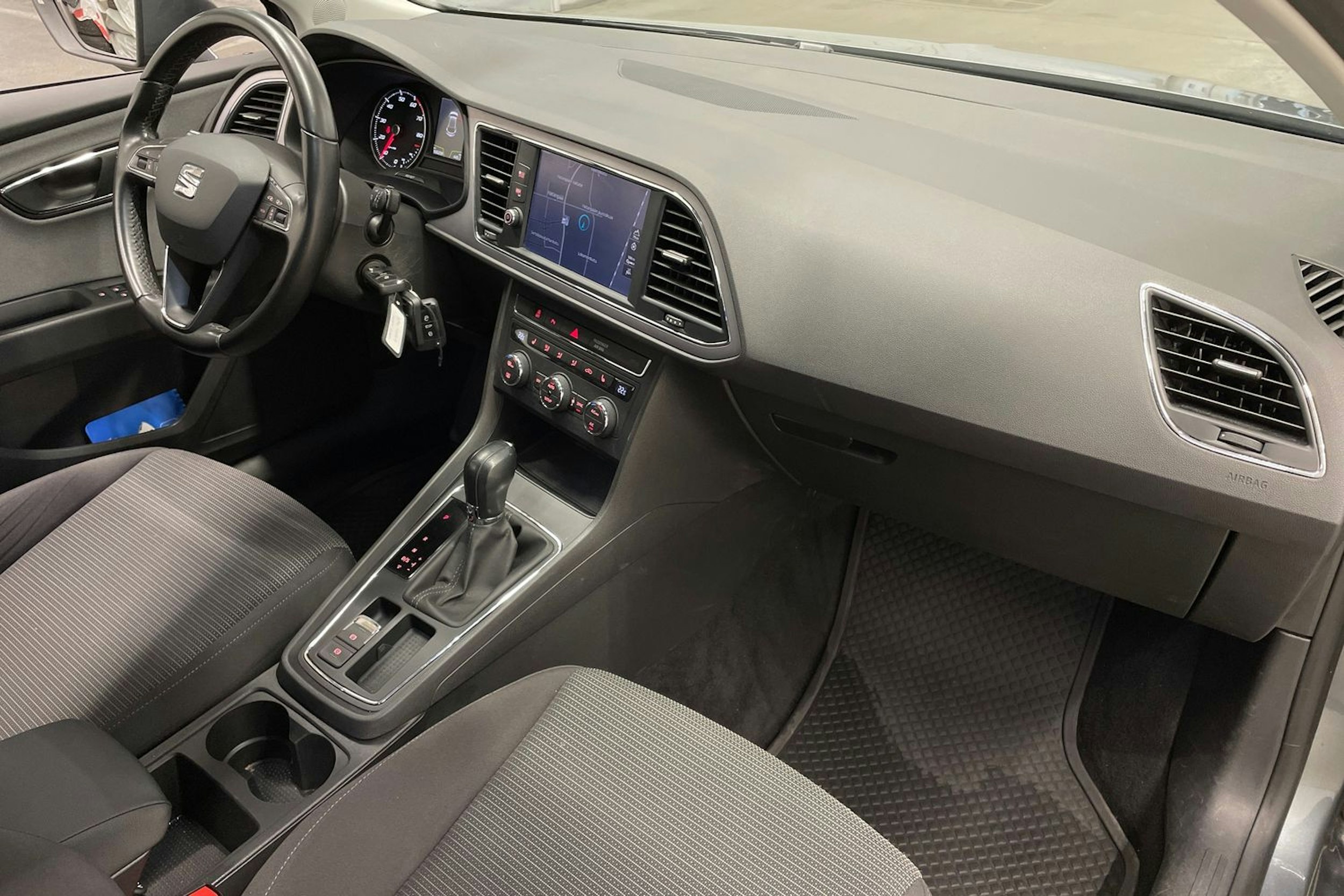 harmaa SEAT Leon 2018 kuva 28.