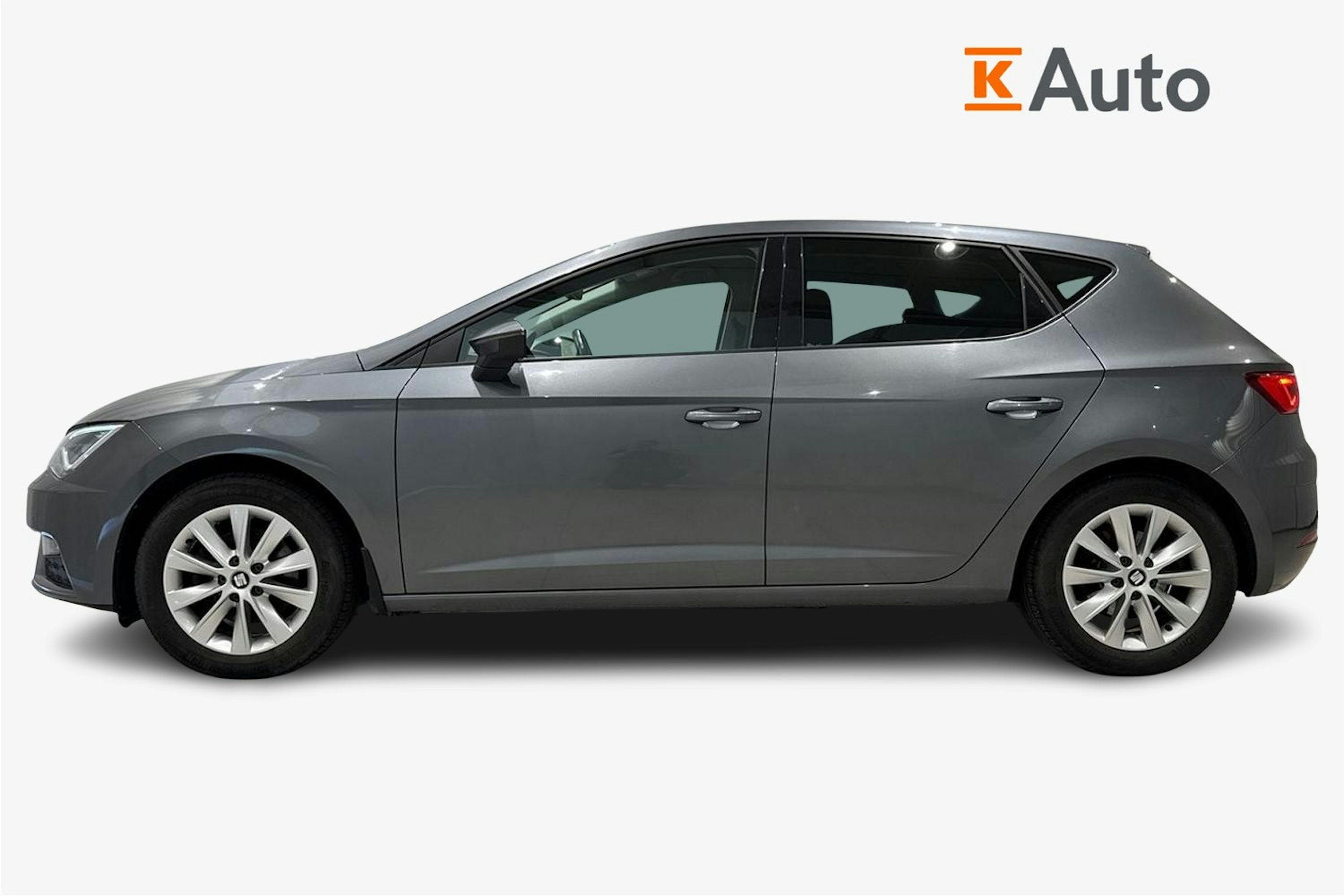 harmaa SEAT Leon 2018 kuva 6.