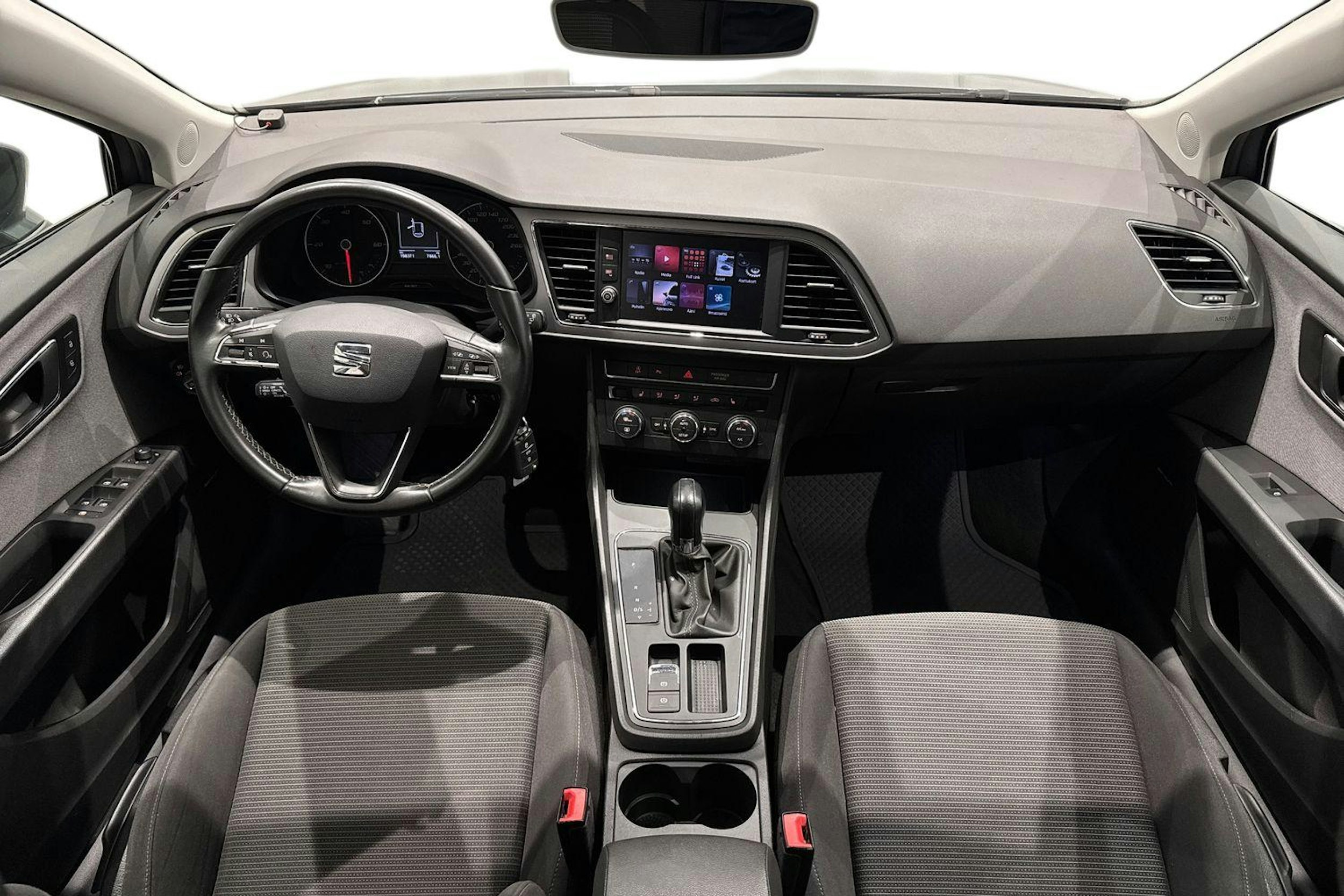 harmaa SEAT Leon 2018 kuva 9.