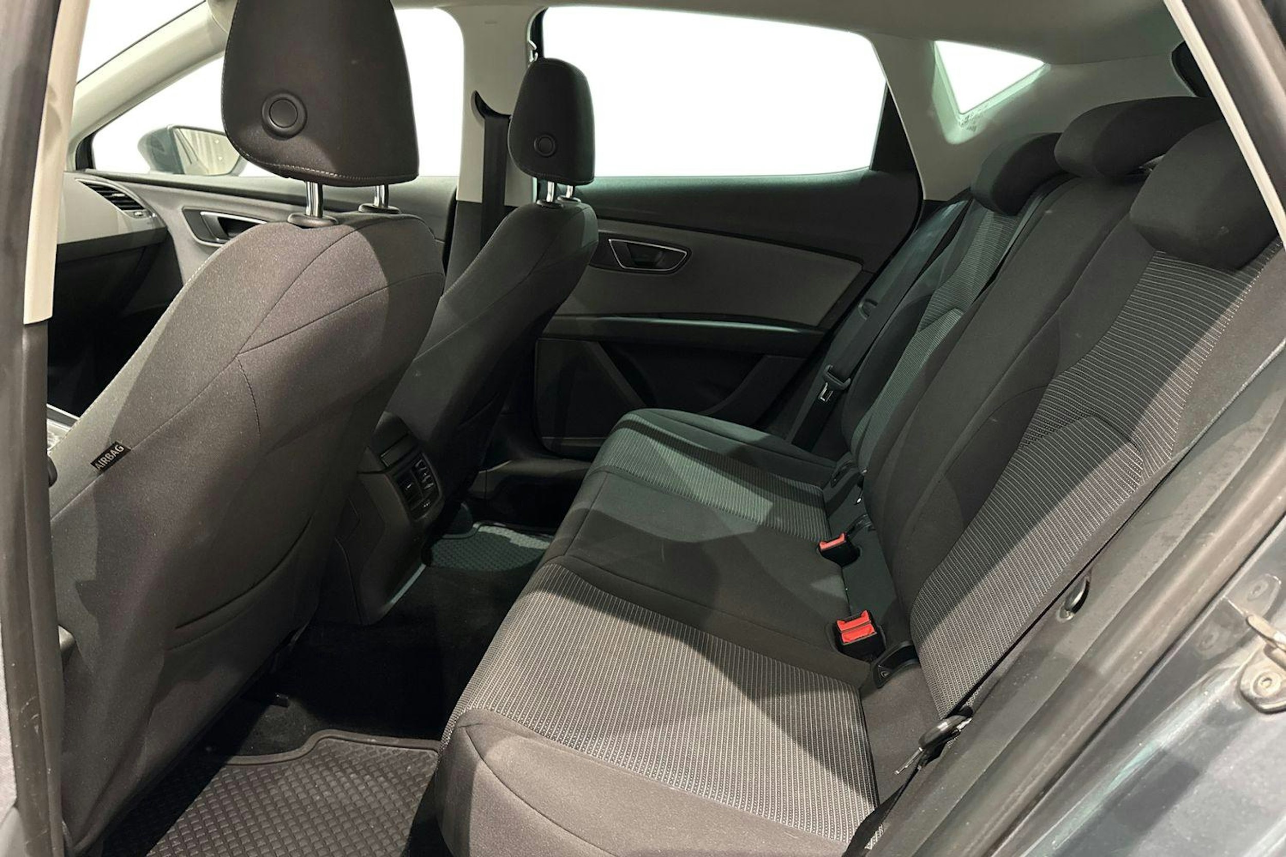 harmaa SEAT Leon 2018 kuva 10.