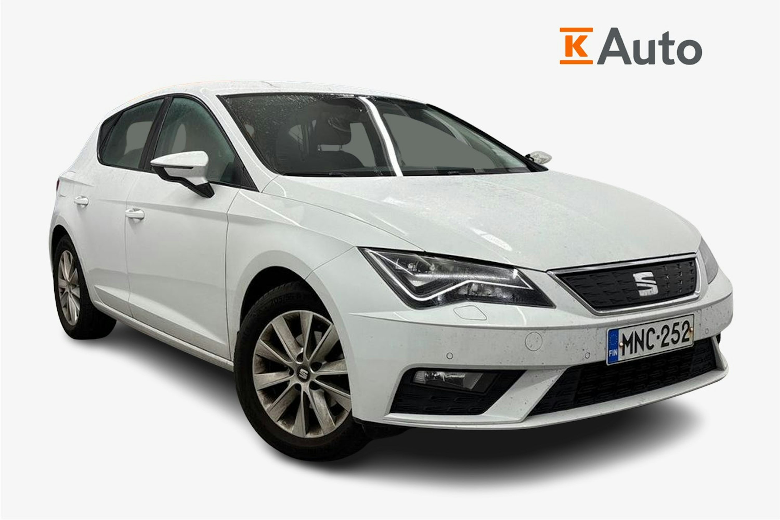 valkoinen SEAT Leon 2018 kuva 1.