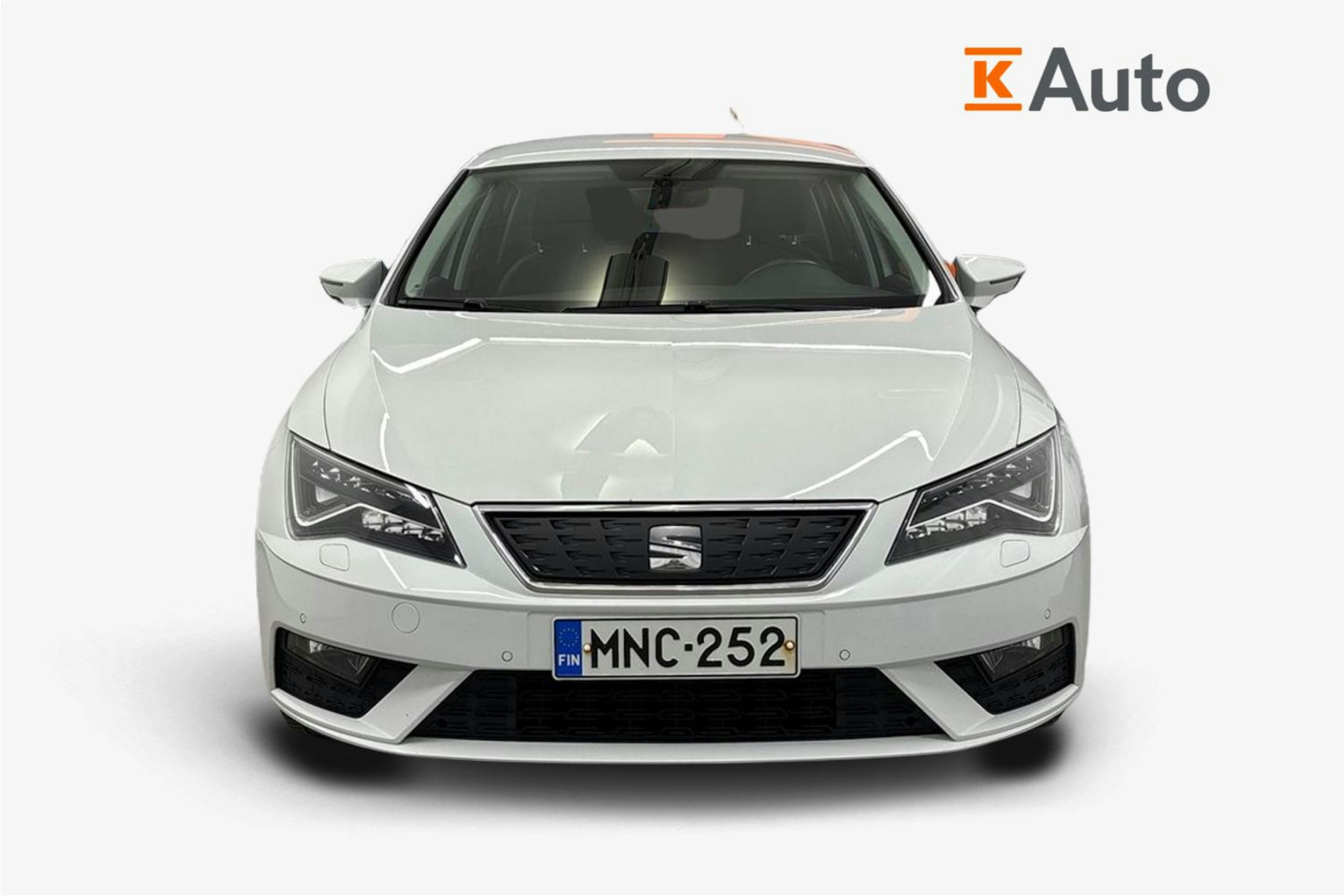 valkoinen SEAT Leon 2018 kuva 5.