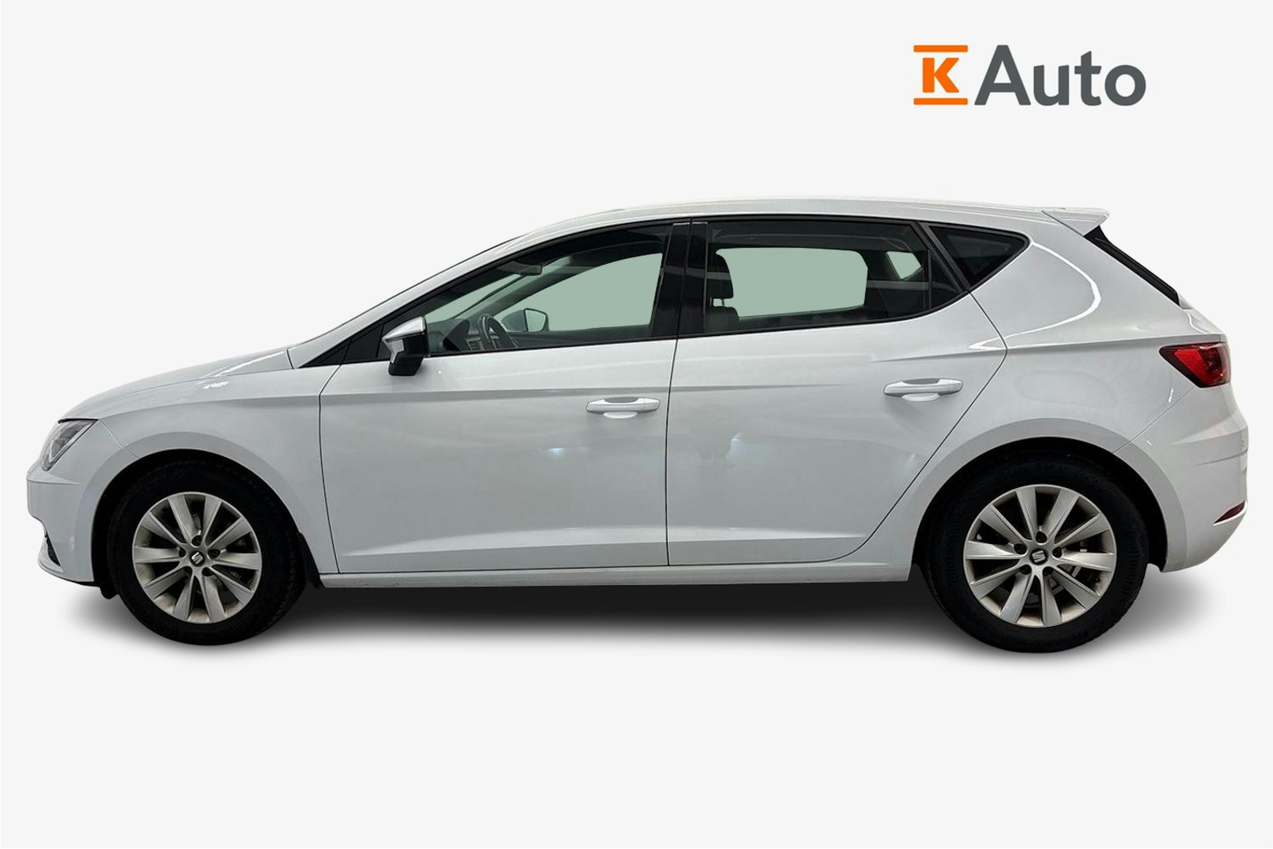valkoinen SEAT Leon 2018 kuva 6.