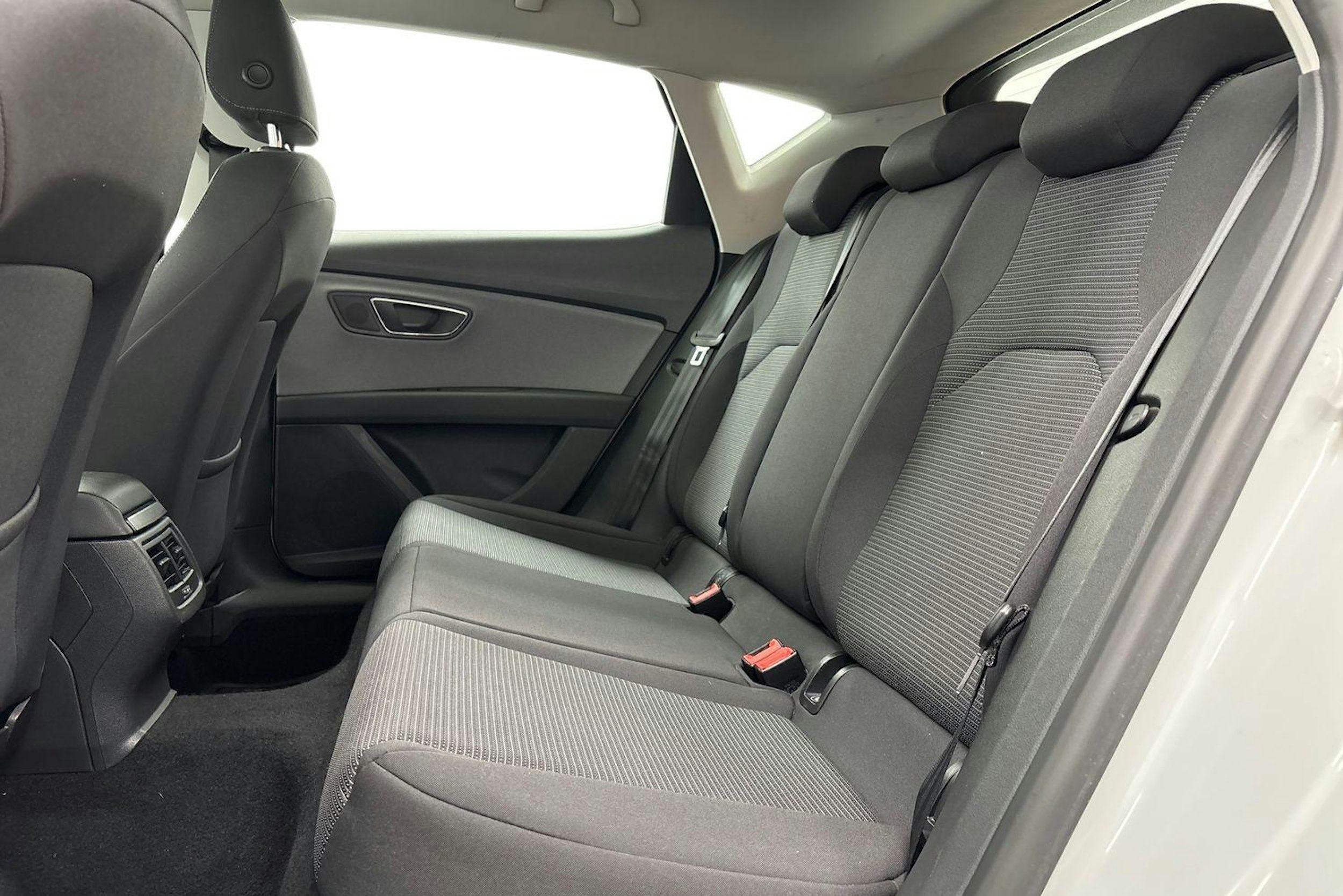valkoinen SEAT Leon 2018 kuva 10.