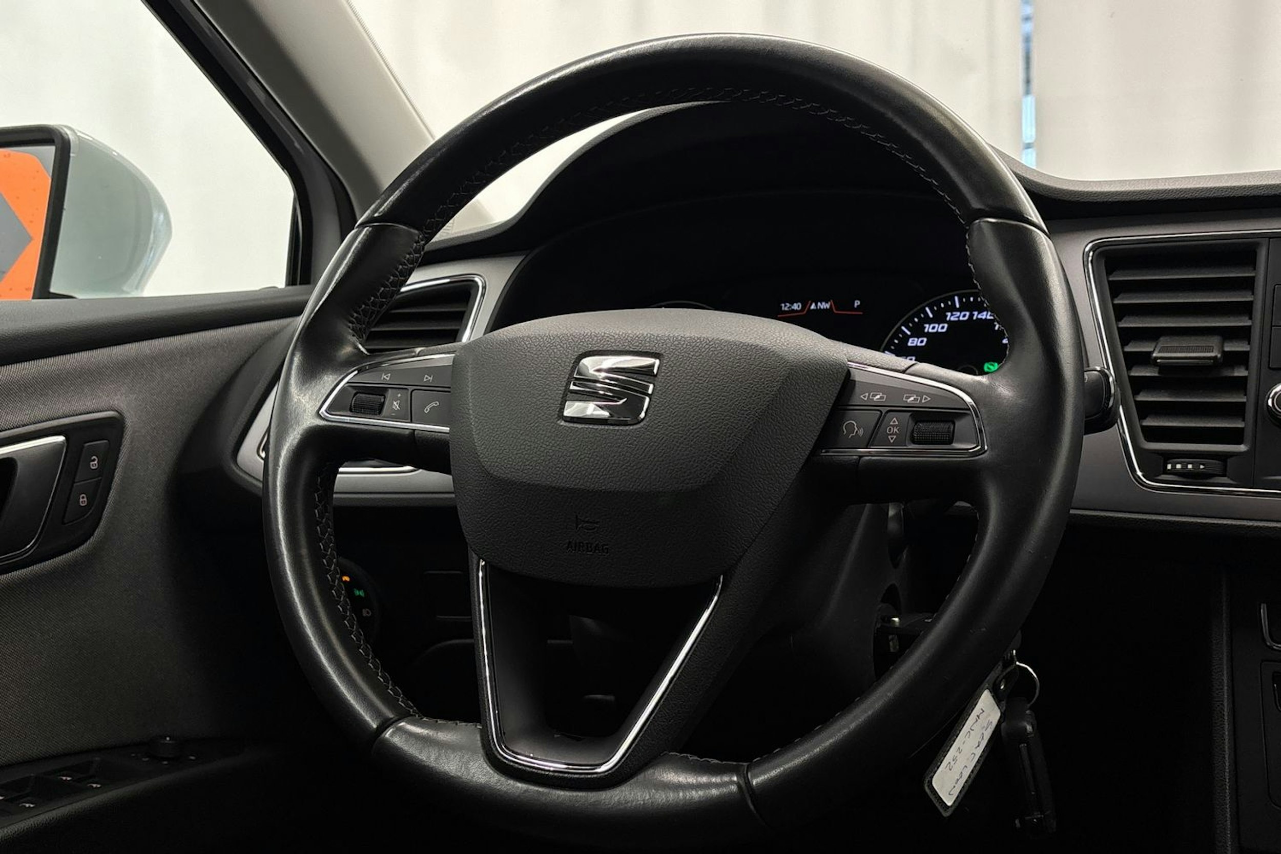 valkoinen SEAT Leon 2018 kuva 15.