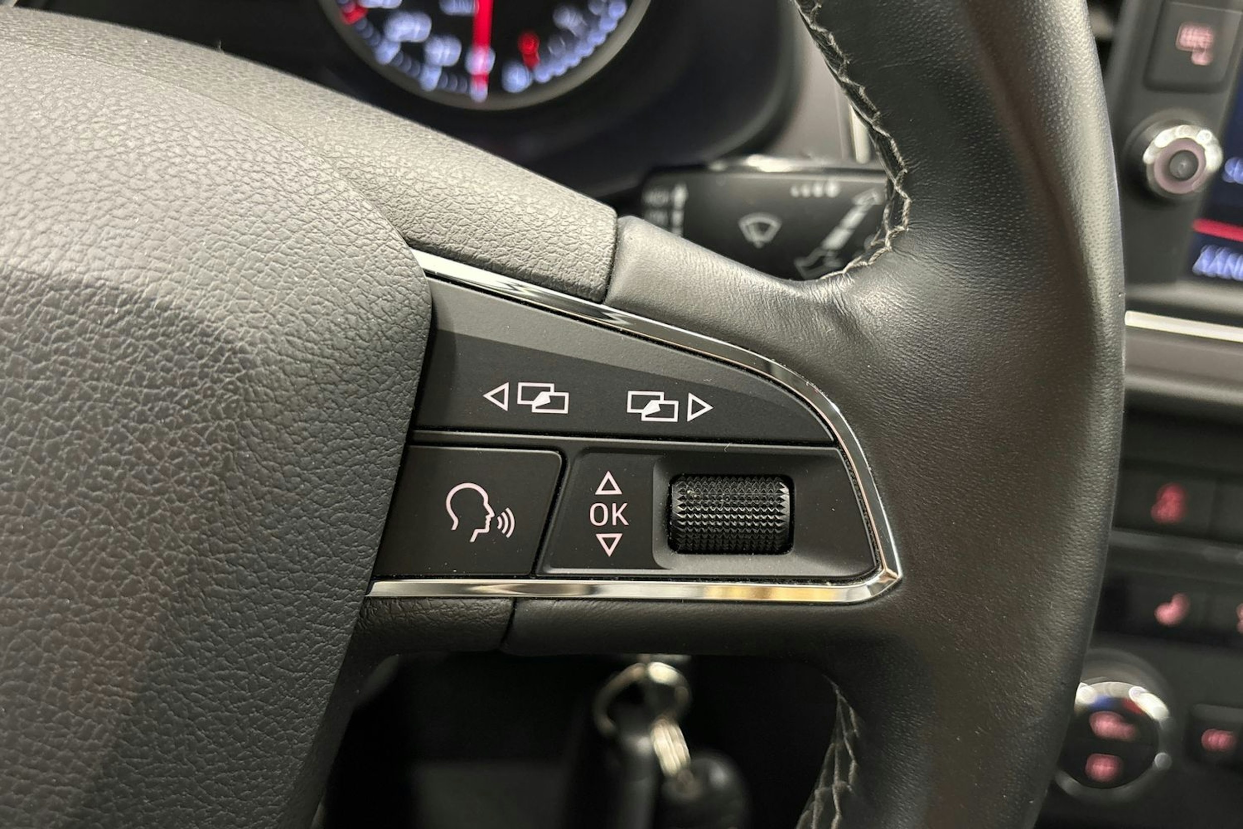 valkoinen SEAT Leon 2018 kuva 17.