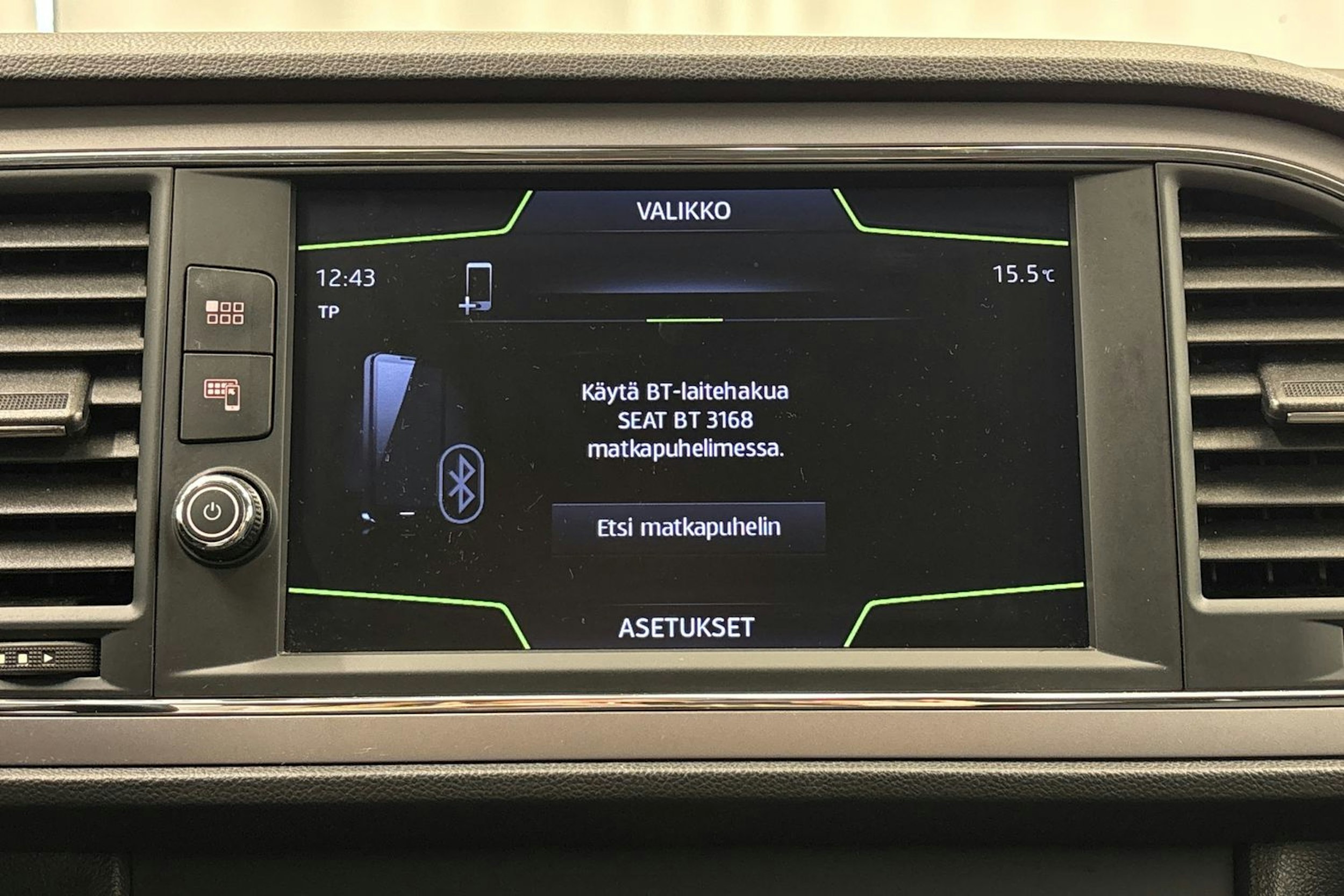 valkoinen SEAT Leon 2018 kuva 21.