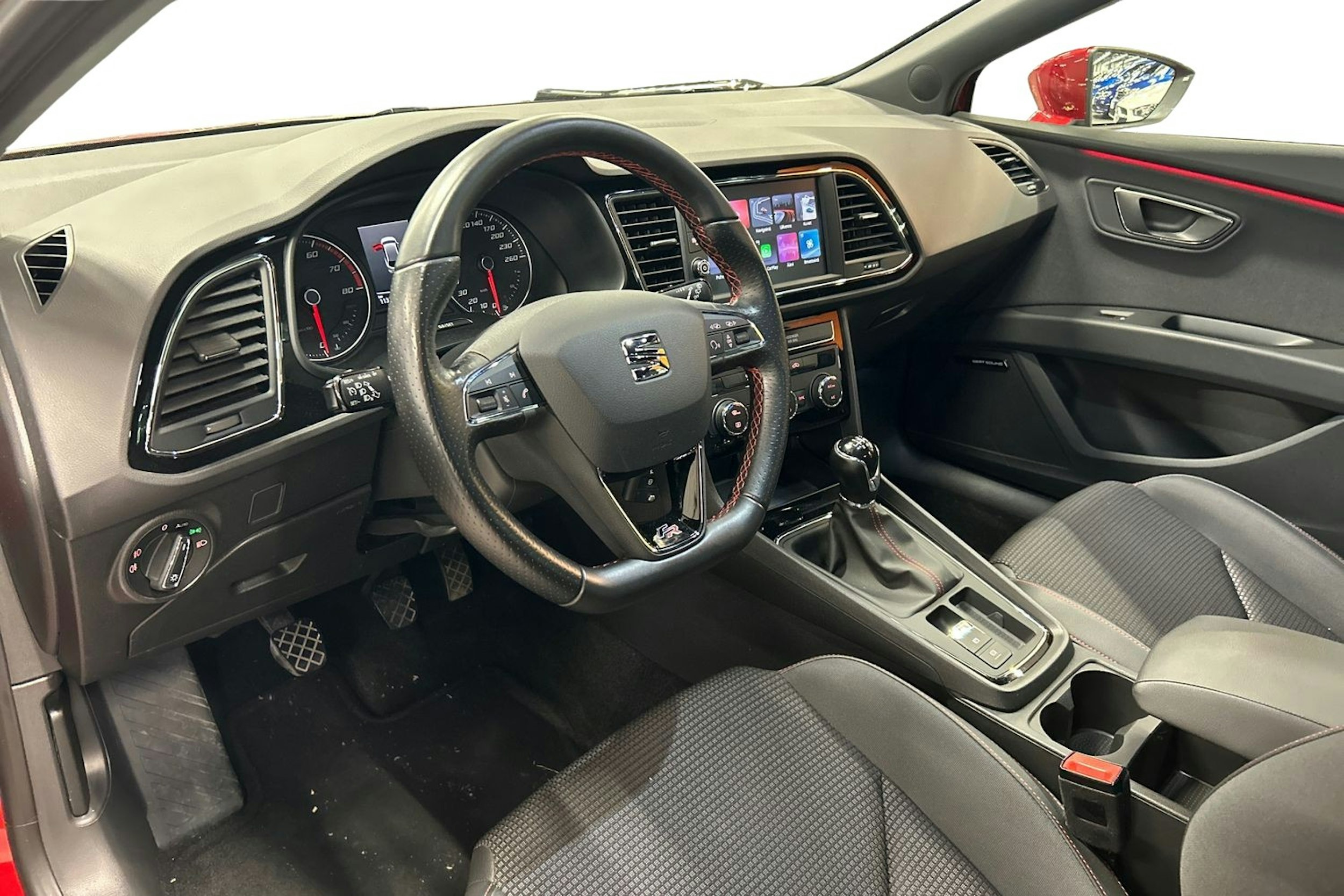 punainen SEAT Leon 2018 kuva 3.