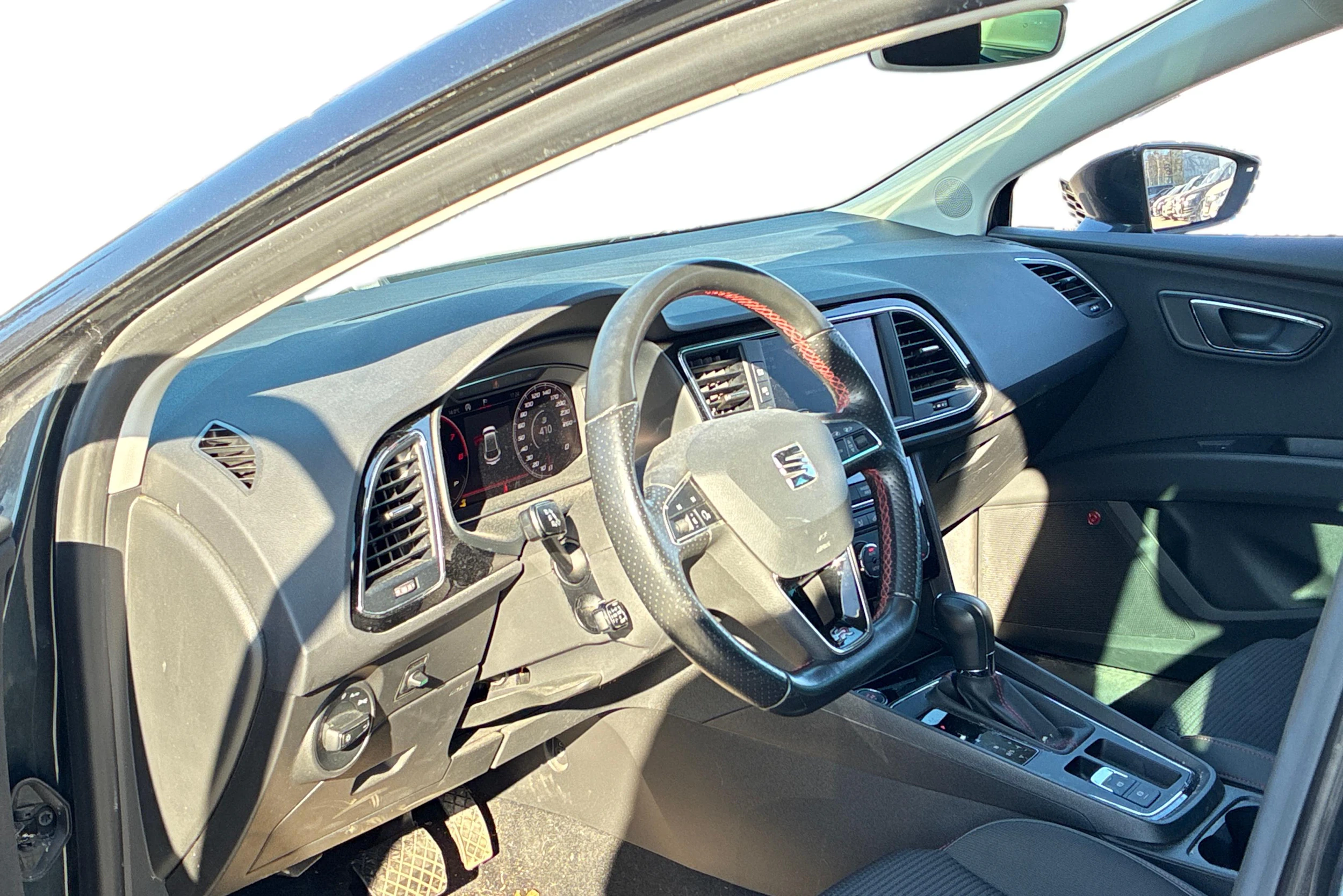 harmaa SEAT Leon 2019 kuva 3.